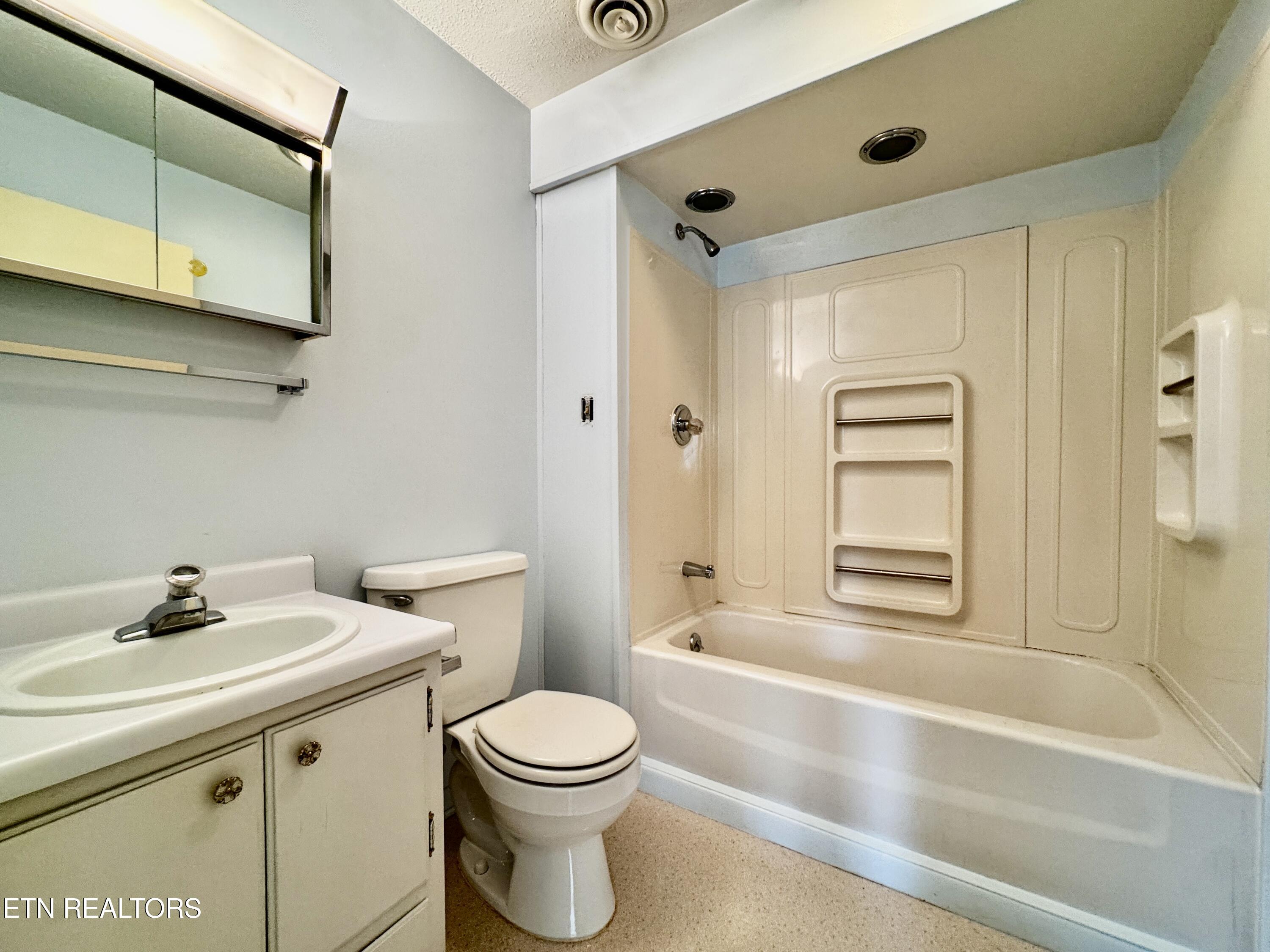 7512 S Whispering Oak Circle Powell TN 37849