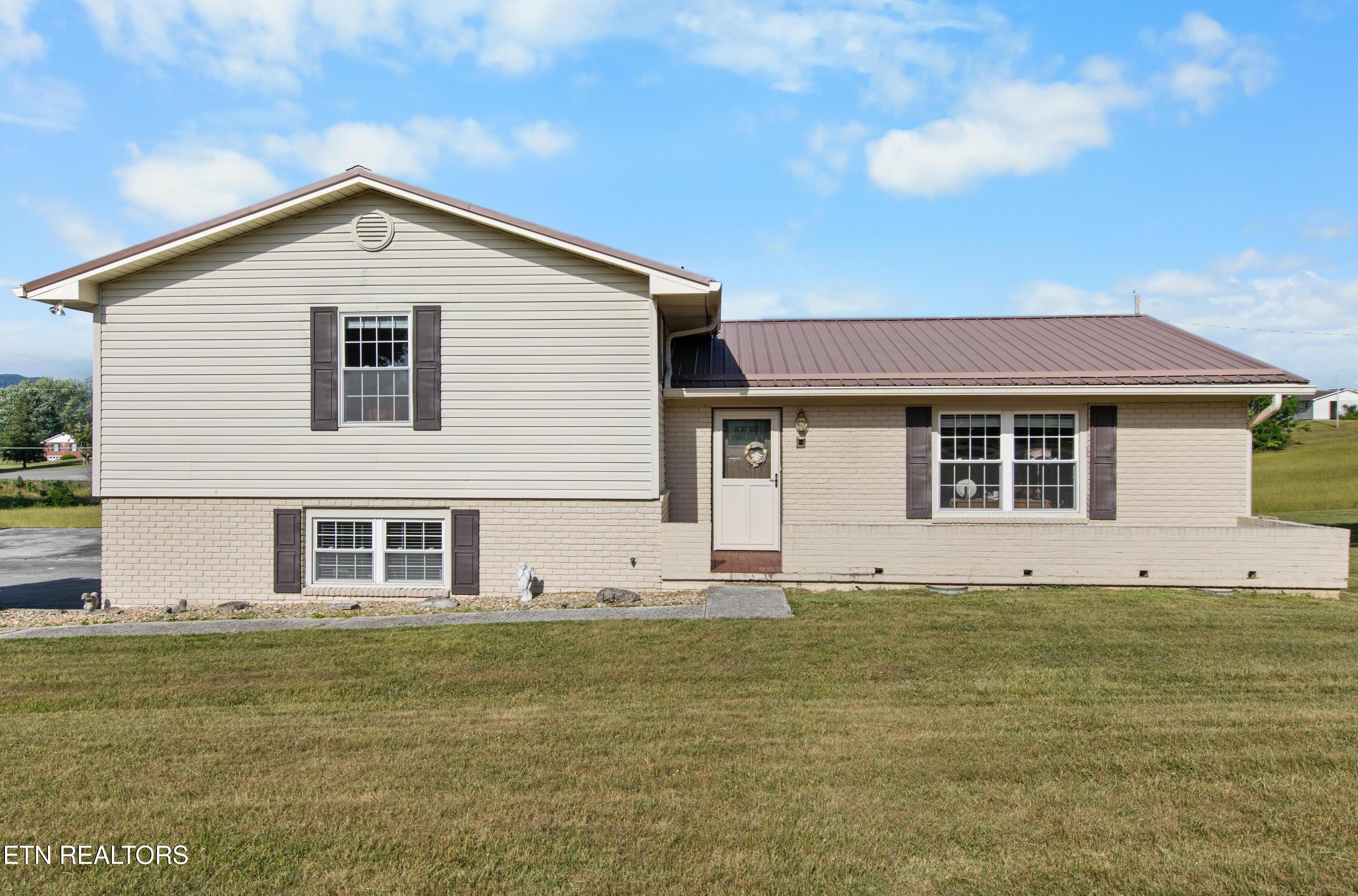 121 E Village Circle Lafollette TN 37766