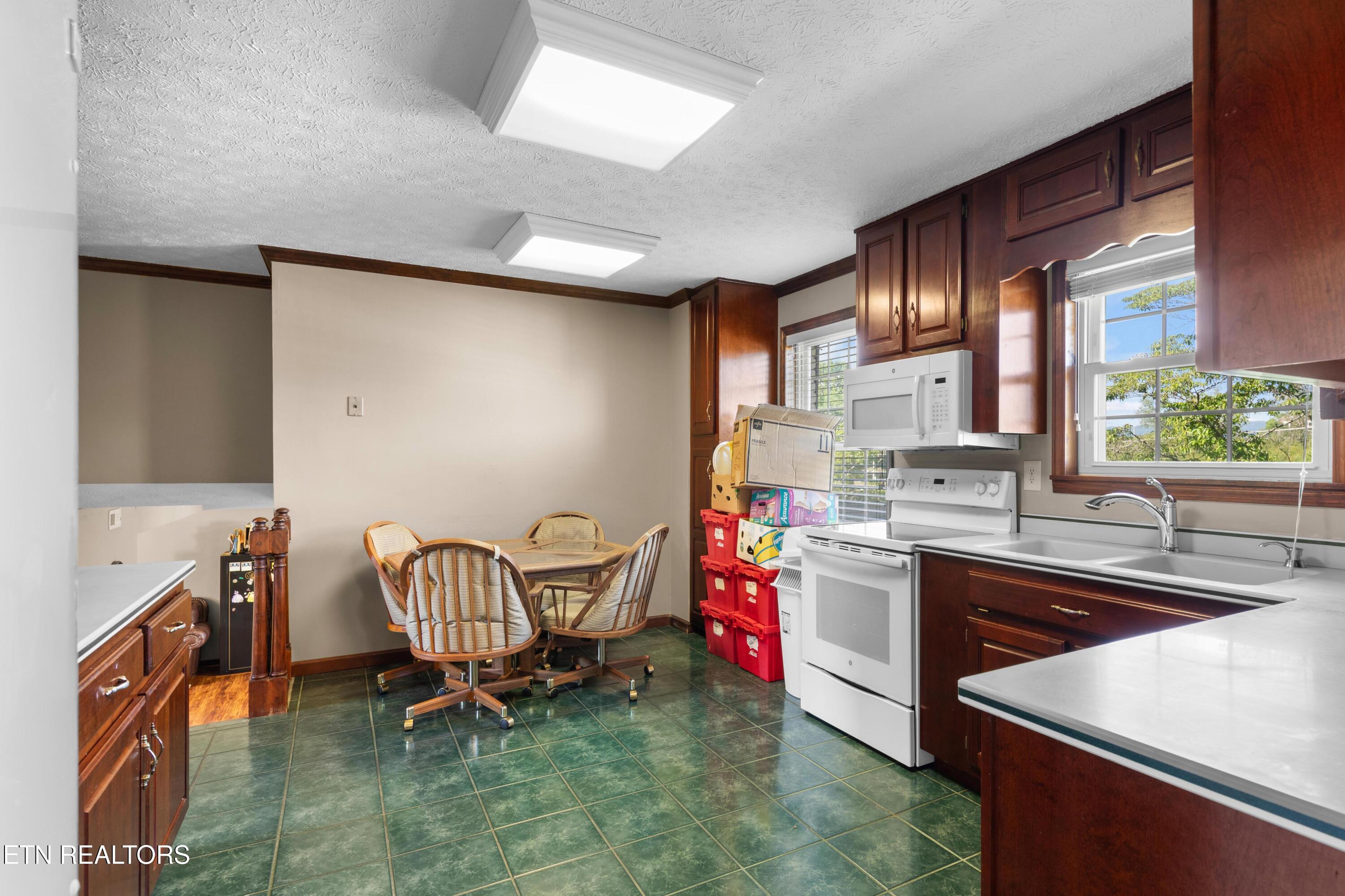 121 E Village Circle Lafollette TN 37766