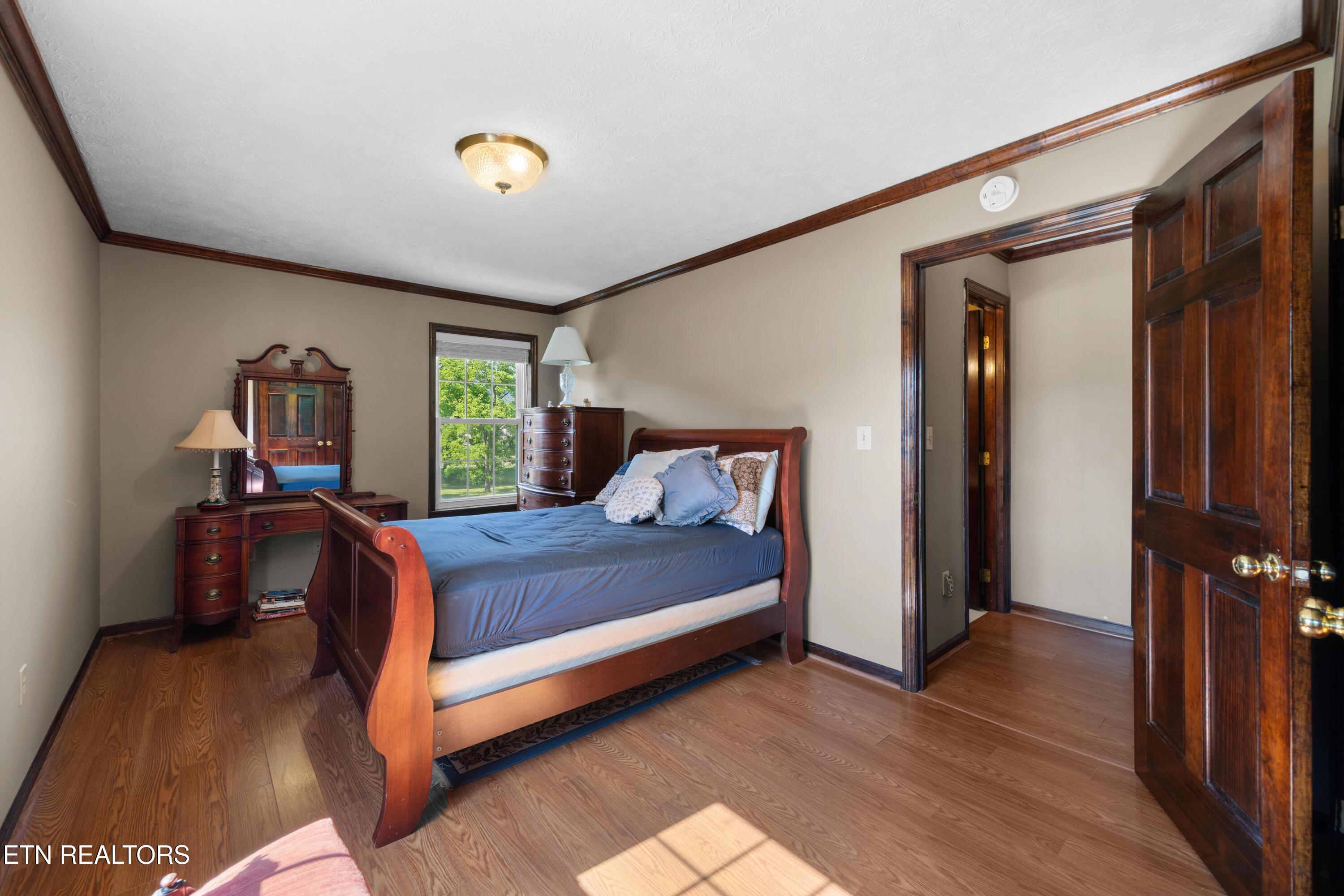 121 E Village Circle Lafollette TN 37766