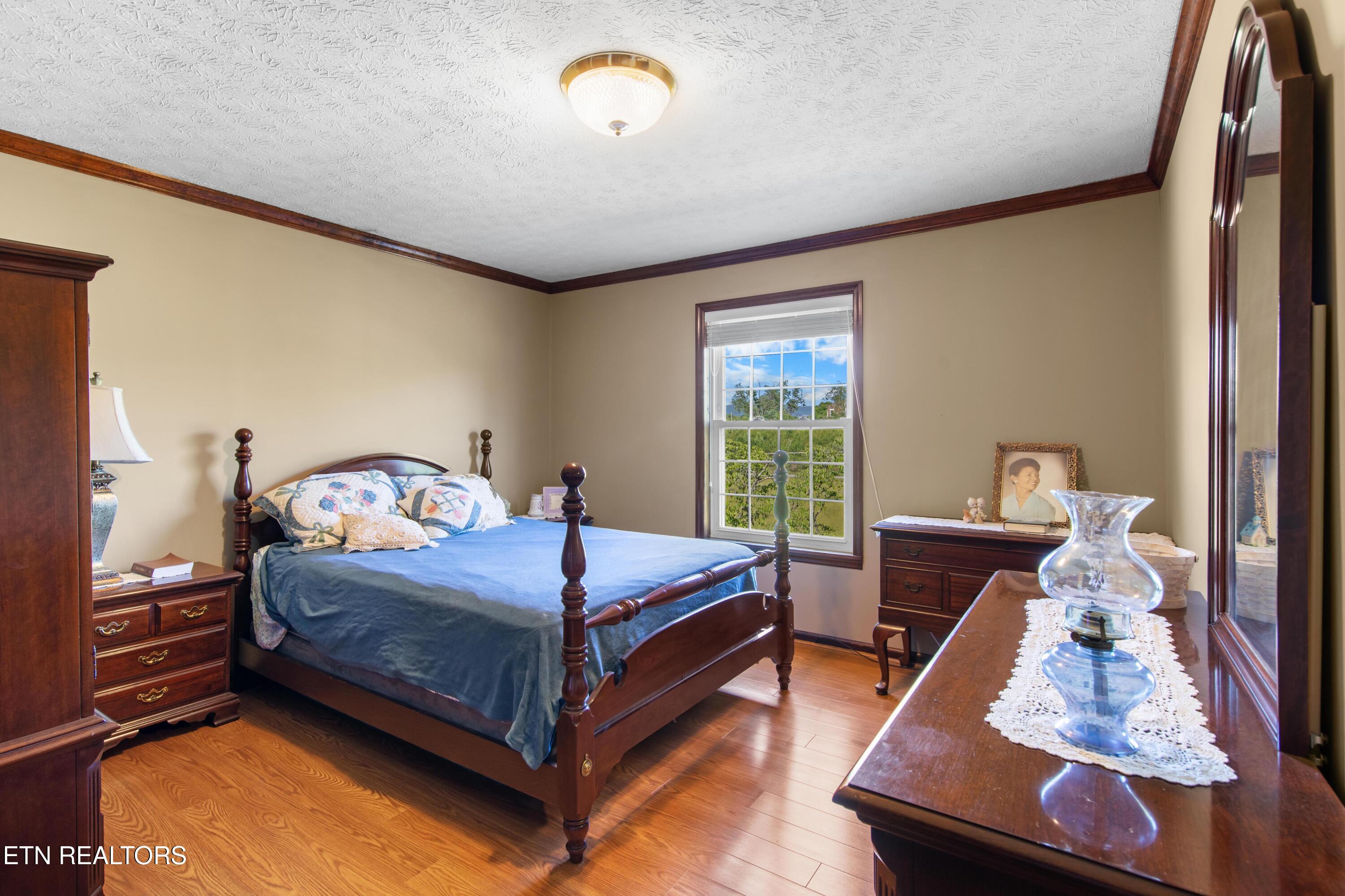 121 E Village Circle Lafollette TN 37766