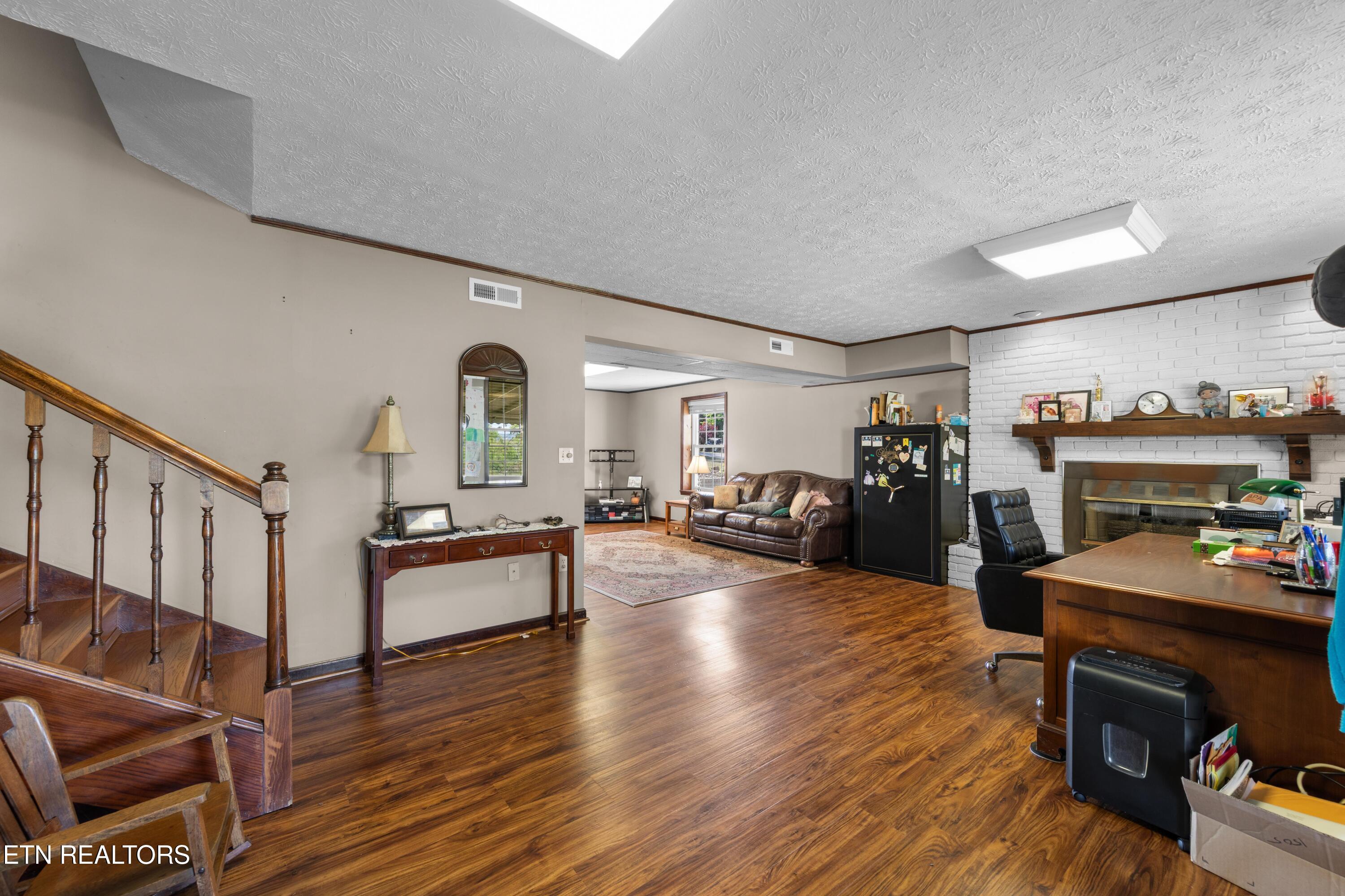 121 E Village Circle Lafollette TN 37766