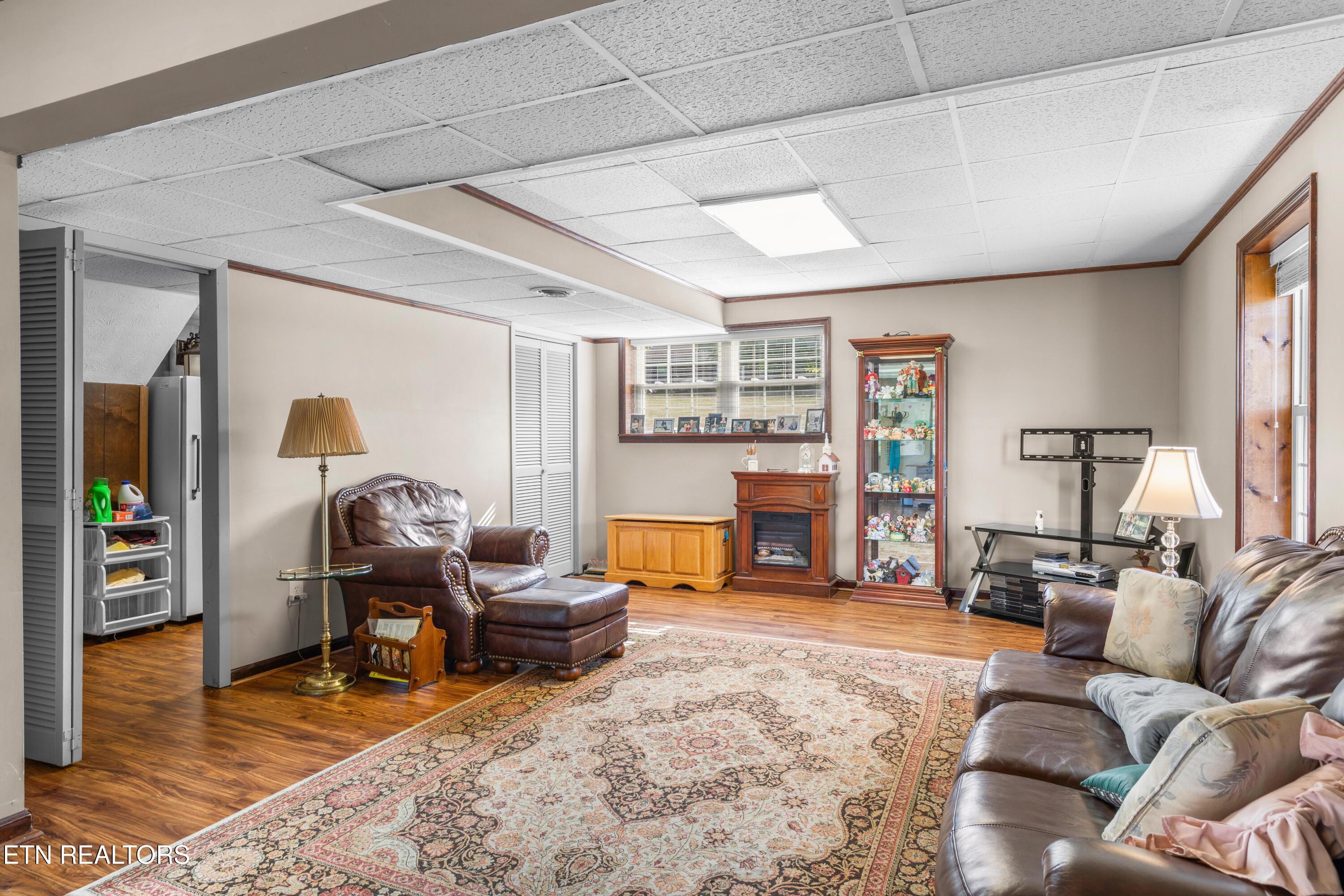 121 E Village Circle Lafollette TN 37766