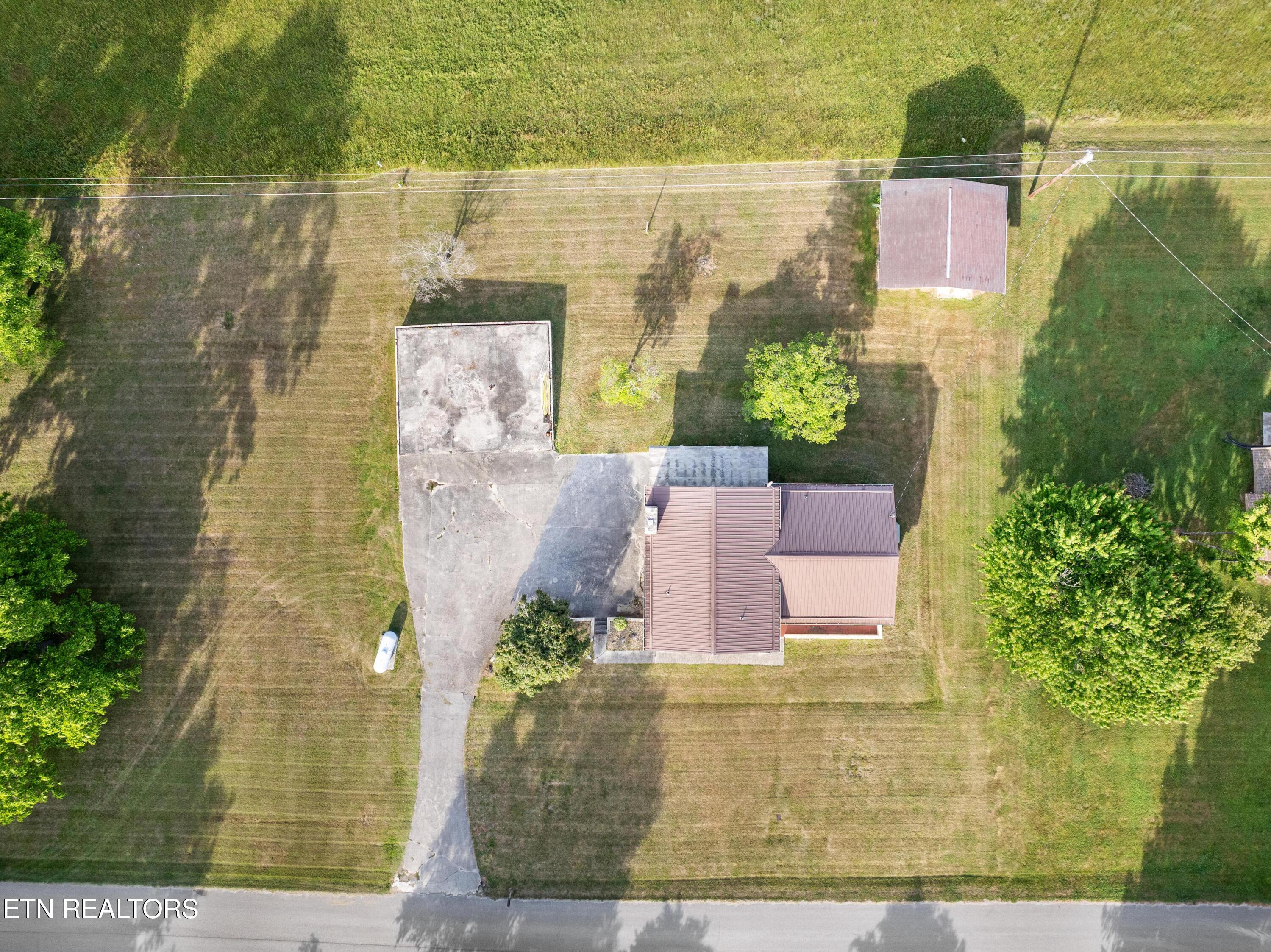 121 E Village Circle Lafollette TN 37766