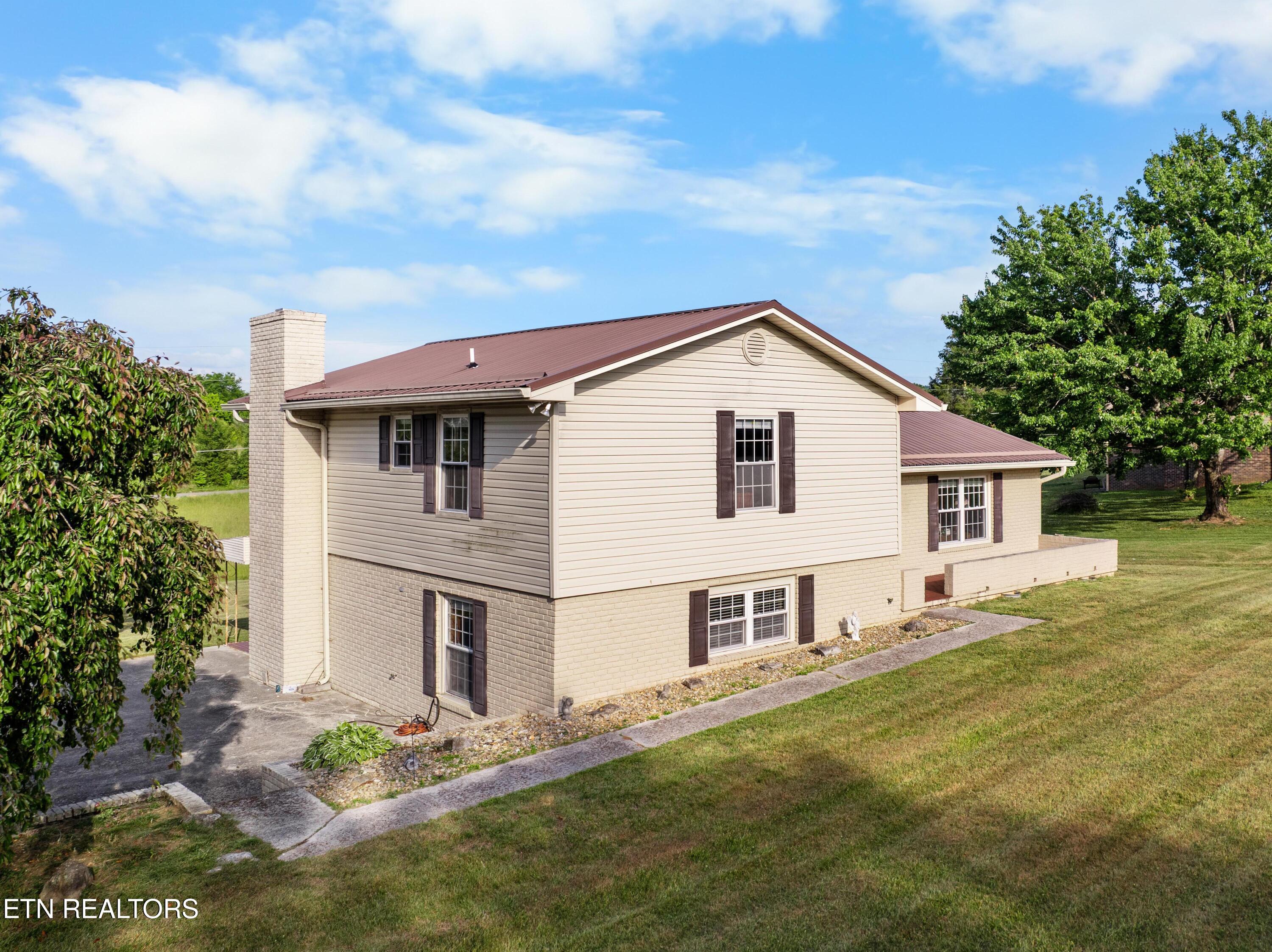 121 E Village Circle Lafollette TN 37766