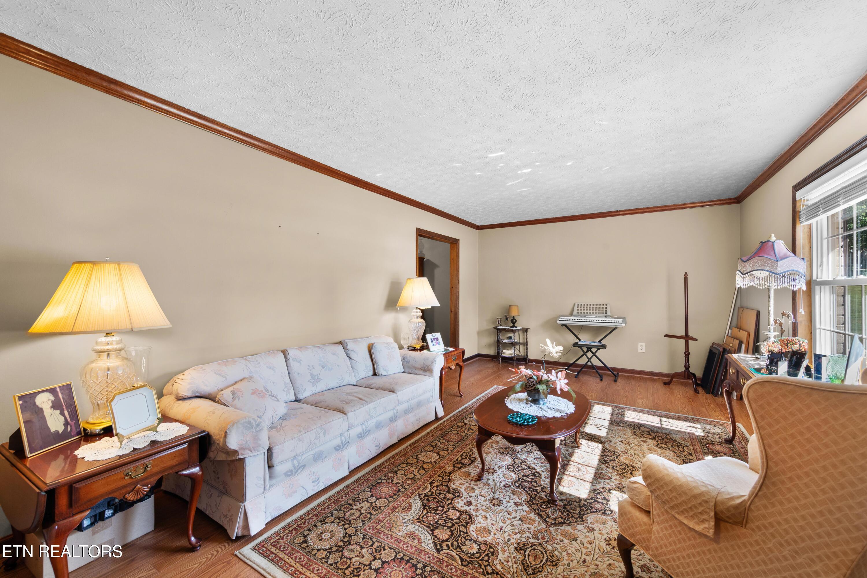 121 E Village Circle Lafollette TN 37766