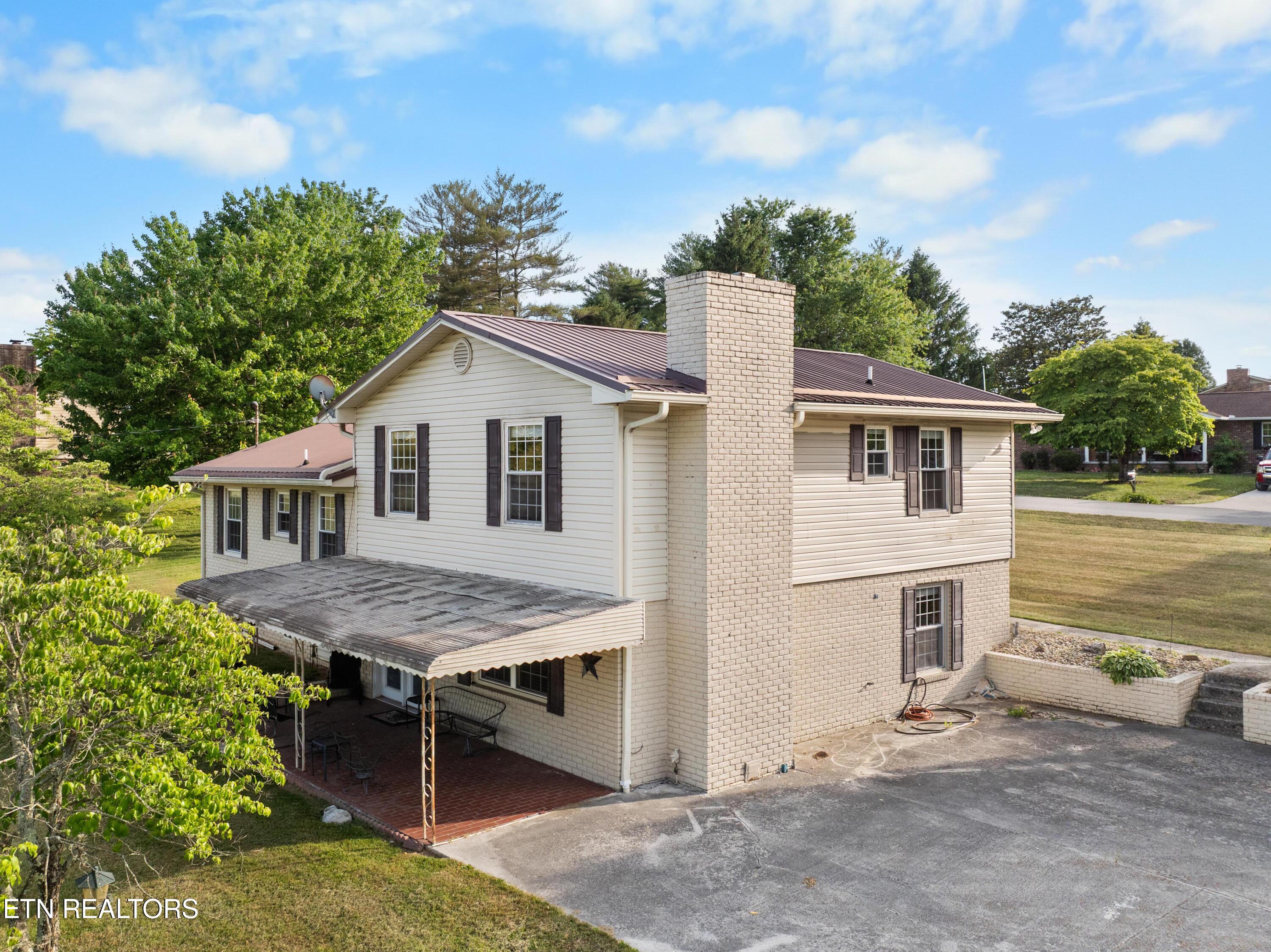 121 E Village Circle Lafollette TN 37766