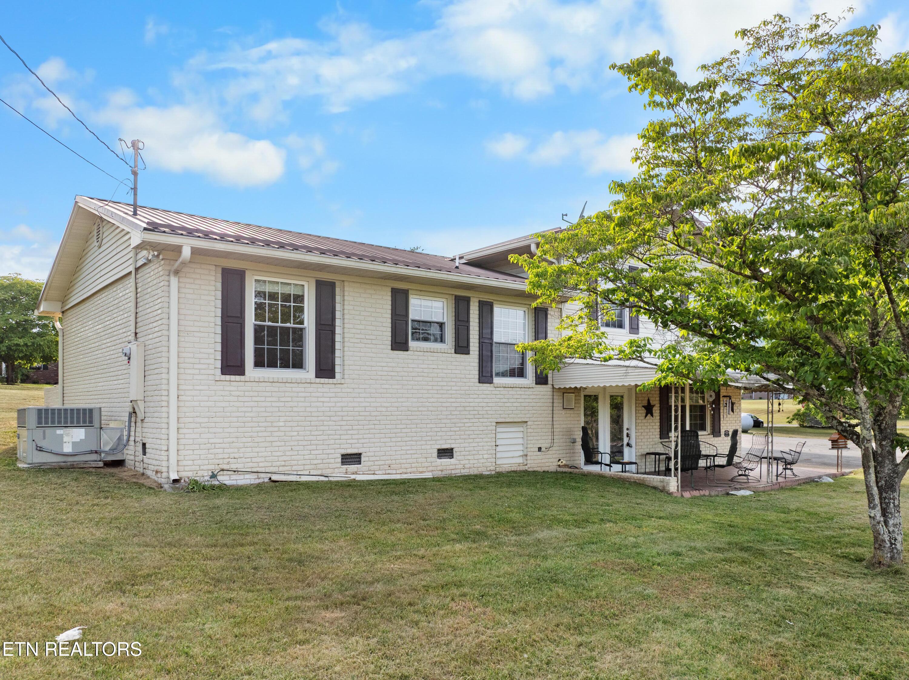 121 E Village Circle Lafollette TN 37766