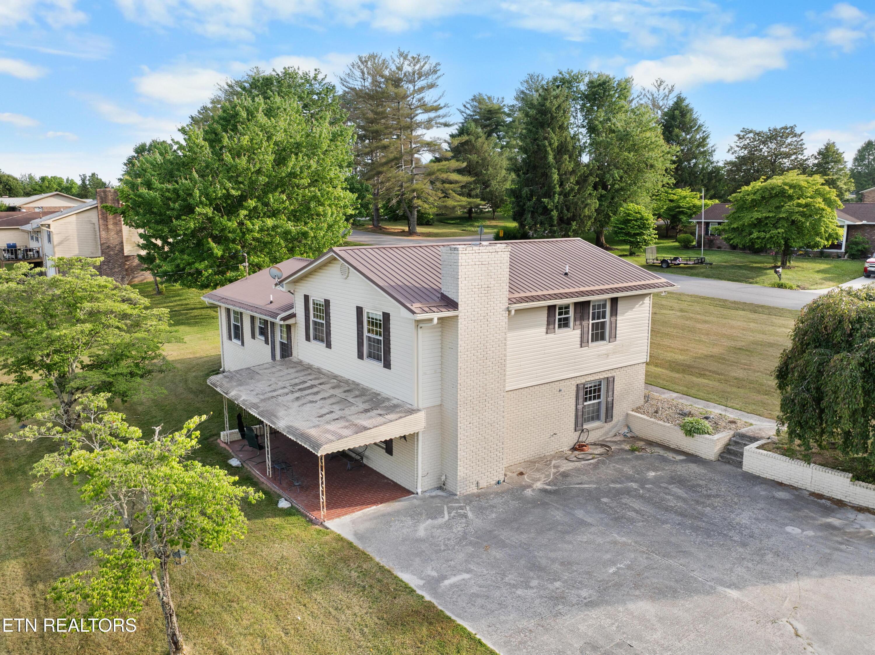 121 E Village Circle Lafollette TN 37766