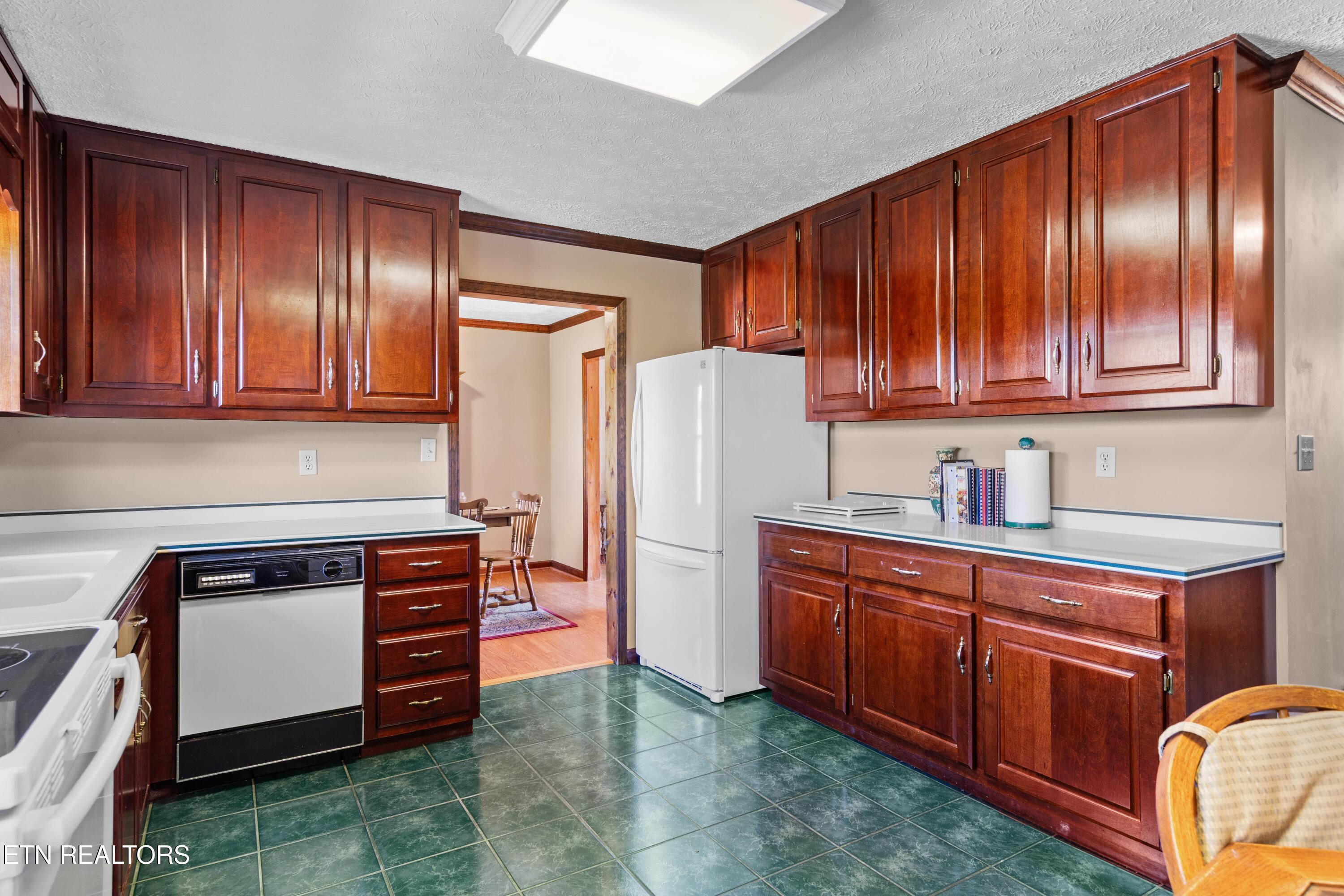 121 E Village Circle Lafollette TN 37766