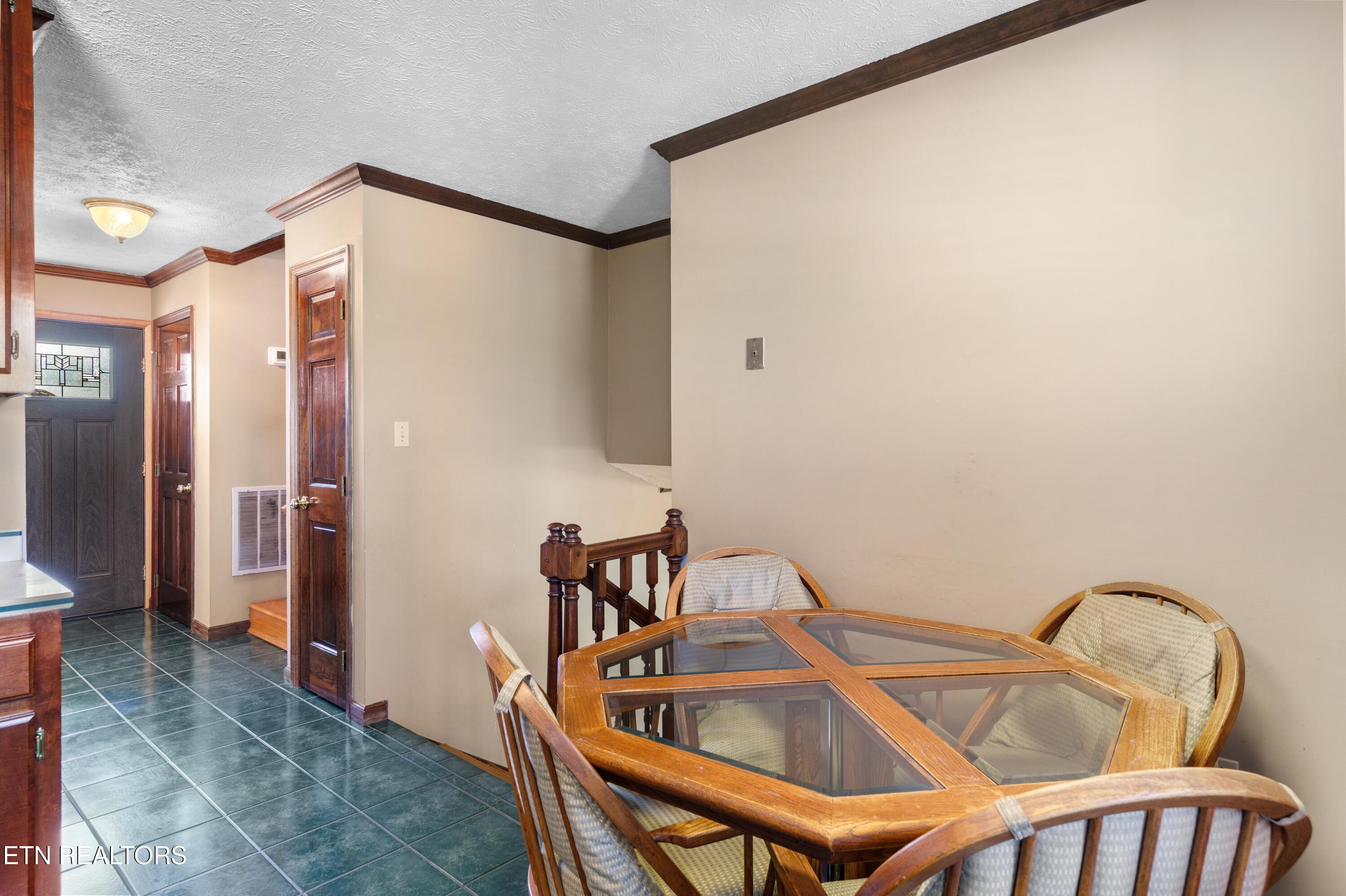 121 E Village Circle Lafollette TN 37766