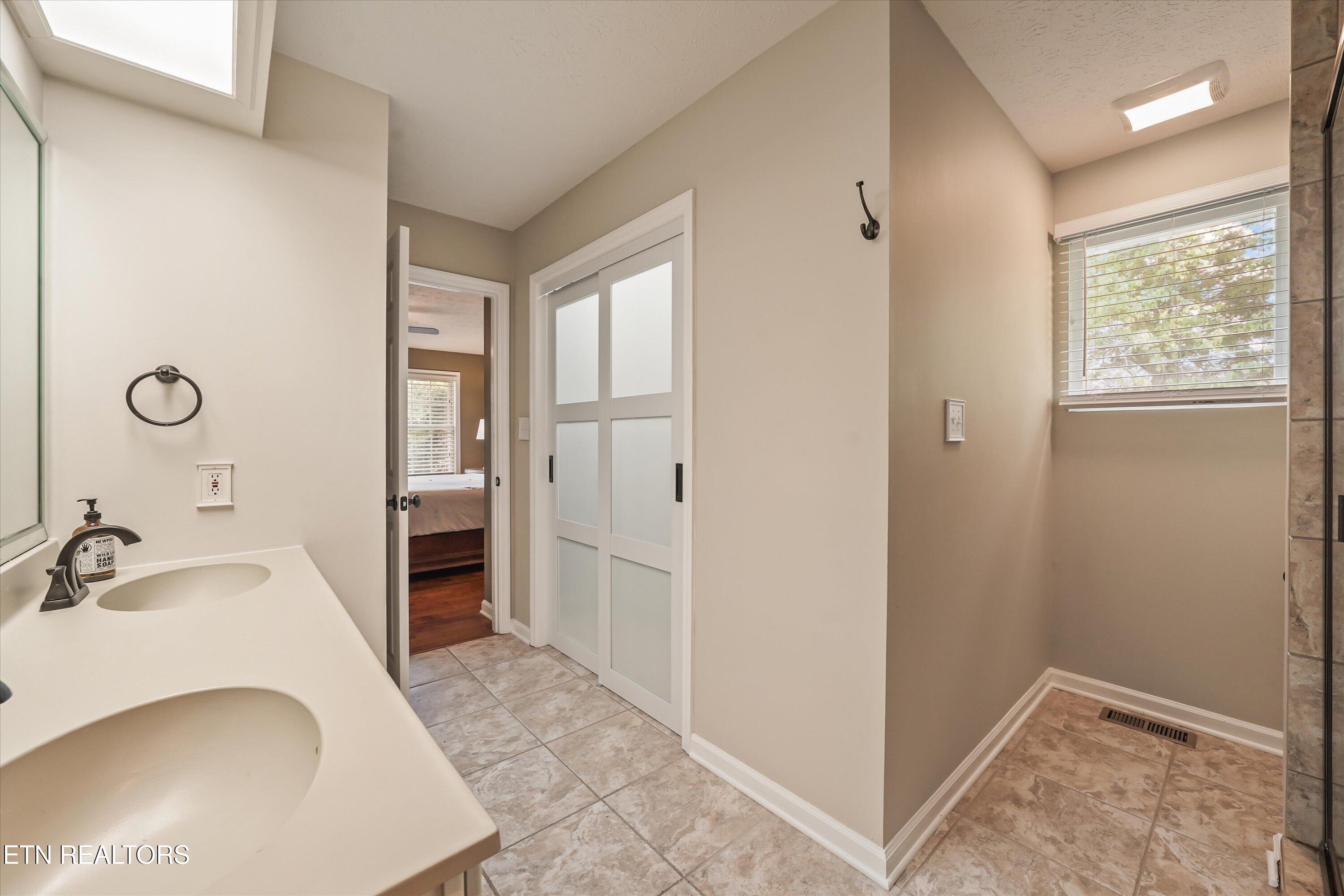7523 Oak Ridge Highway Knoxville TN 37931