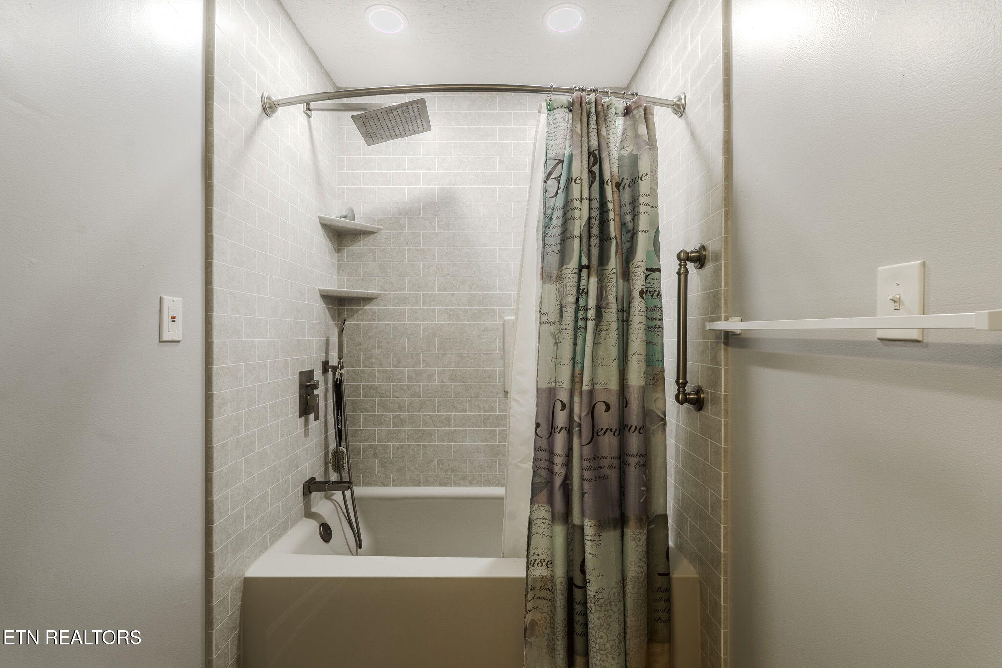 940 Hilltop Lane Kodak TN 37764