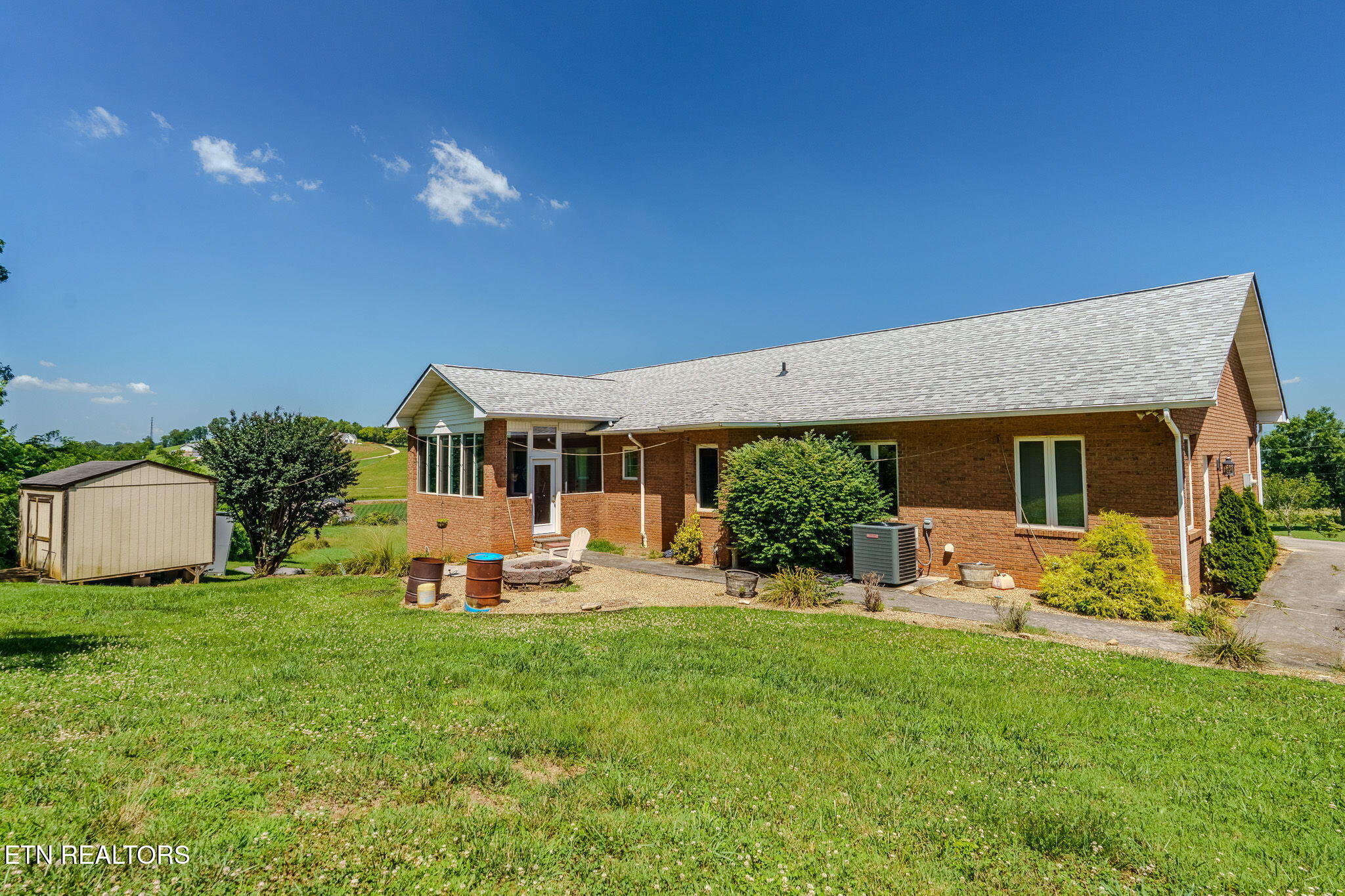 940 Hilltop Lane Kodak TN 37764