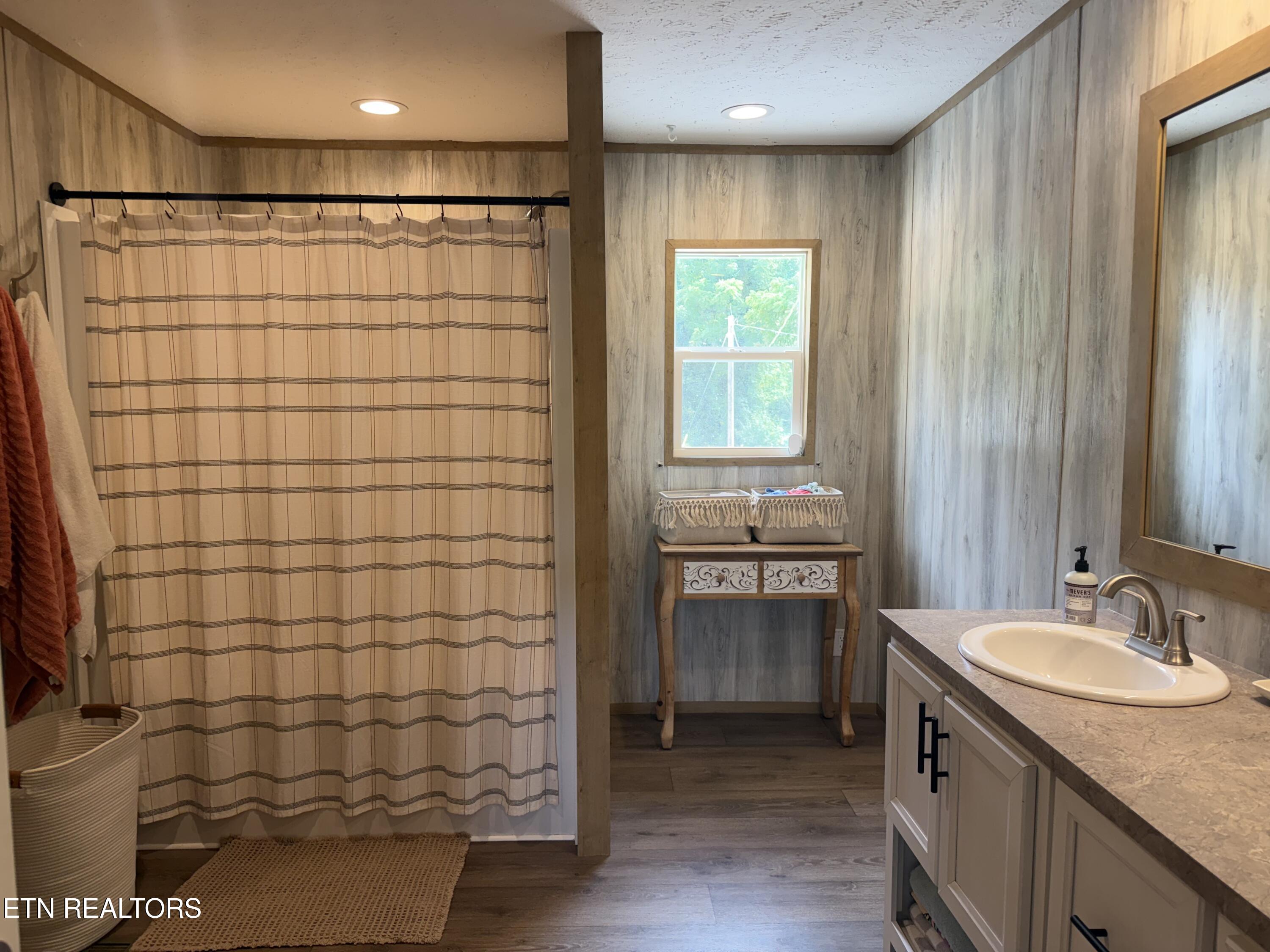 420 Lewallen Hollow Road Clinton TN 37716