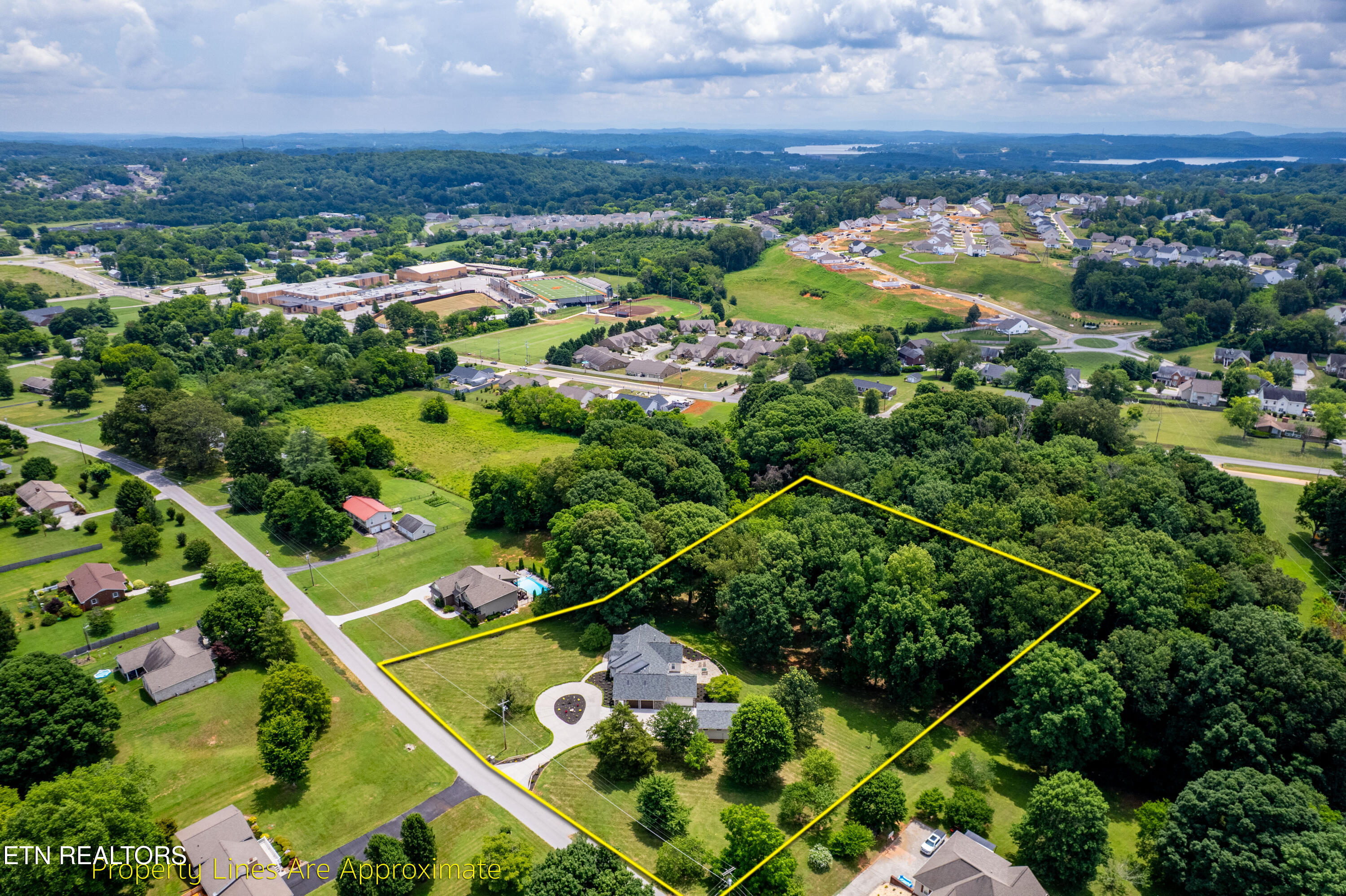 1225 Mountain View Road Lenoir City TN 37771