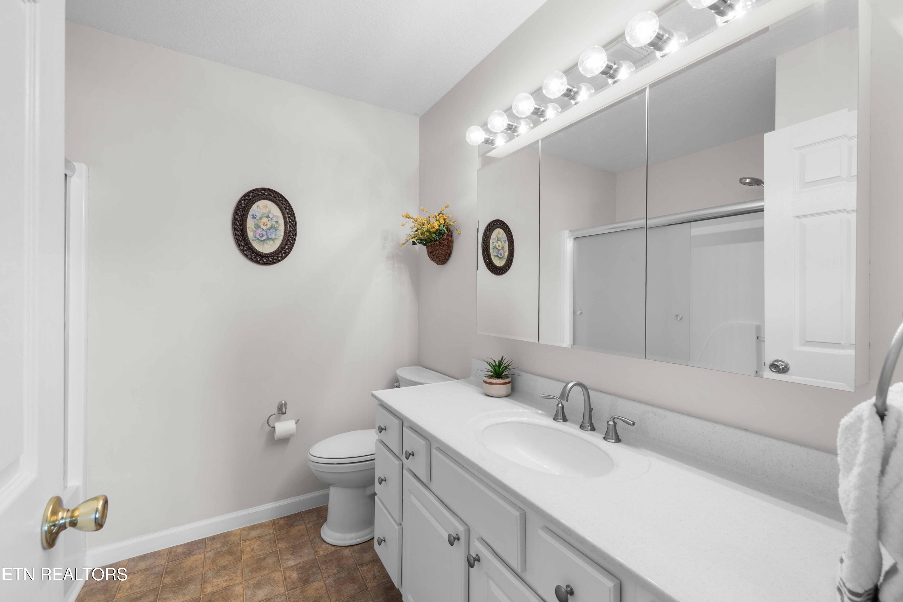 1354 Towe String Road Jacksboro TN 37757