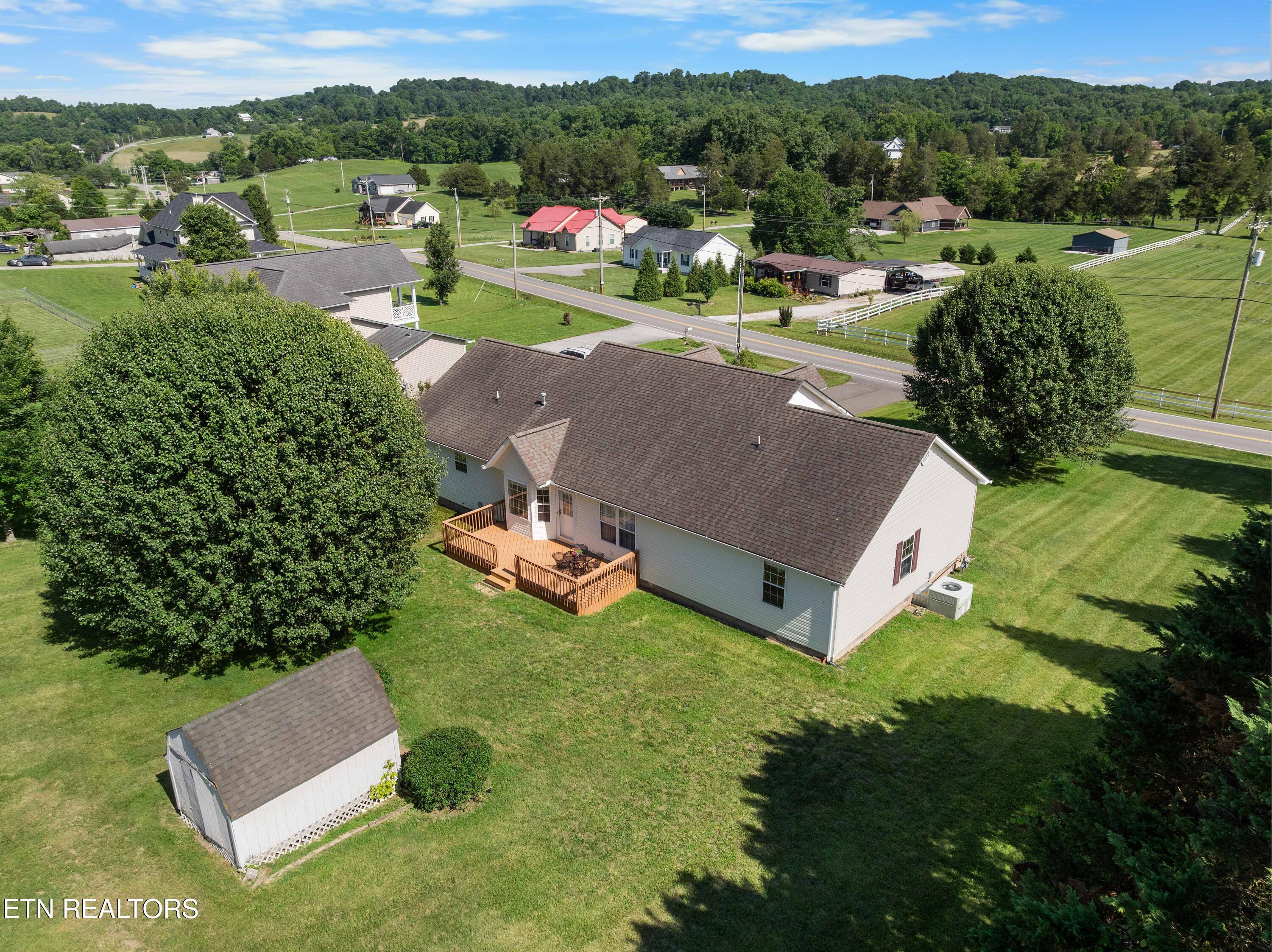 1354 Towe String Road Jacksboro TN 37757