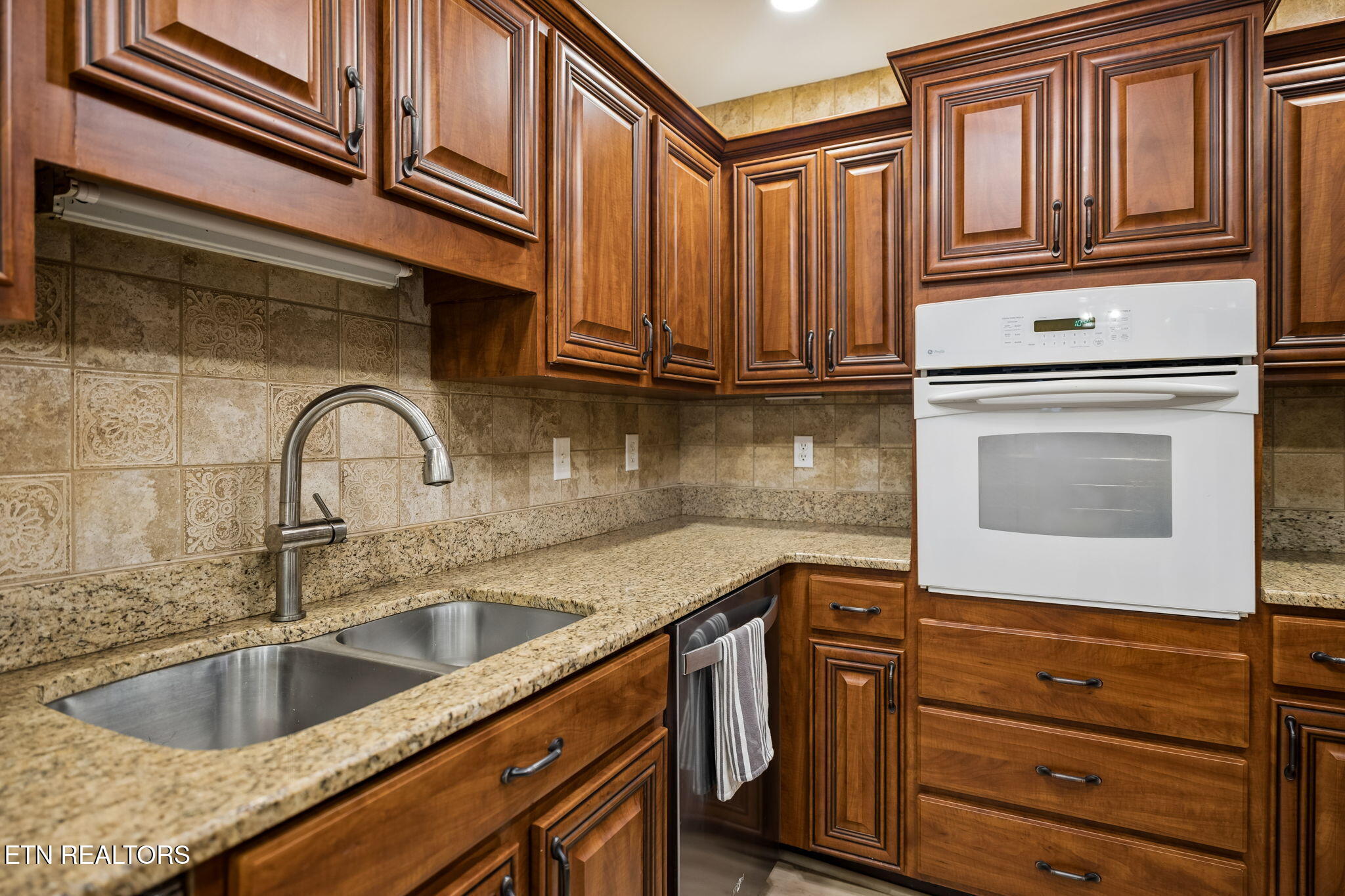 137 Corntassel Shores Vonore TN 37885