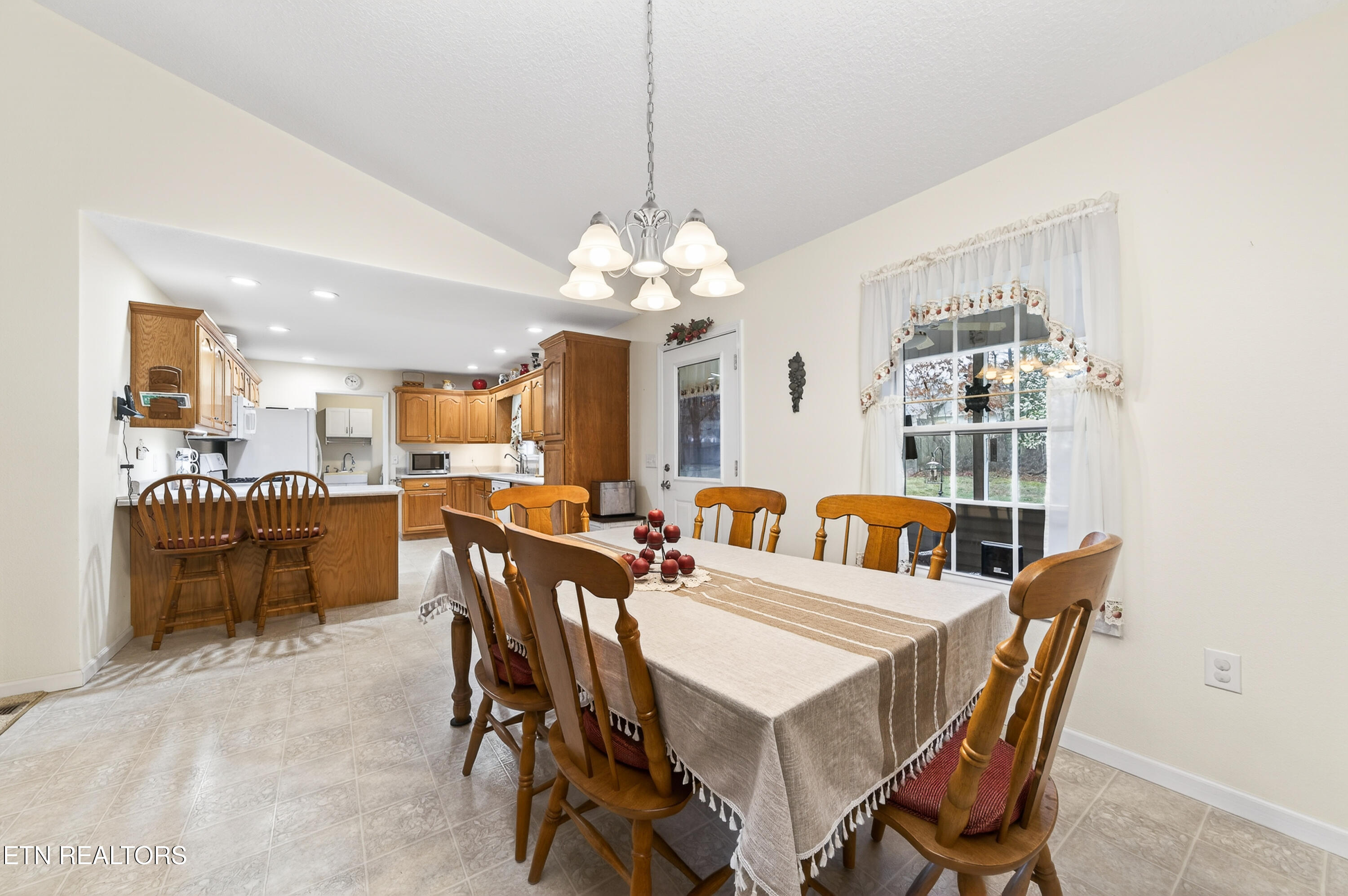 725 Oneida Lane Crossville TN 38572