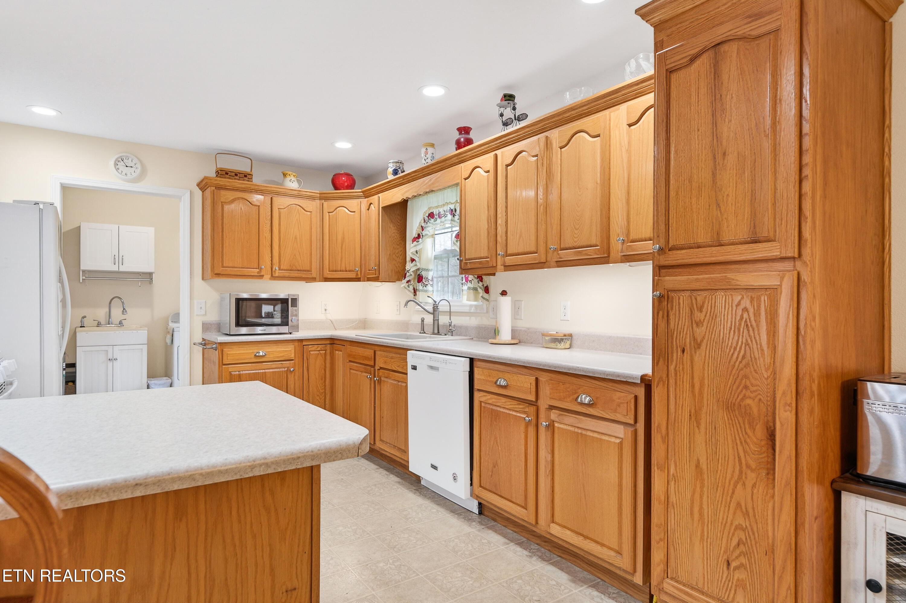 725 Oneida Lane Crossville TN 38572