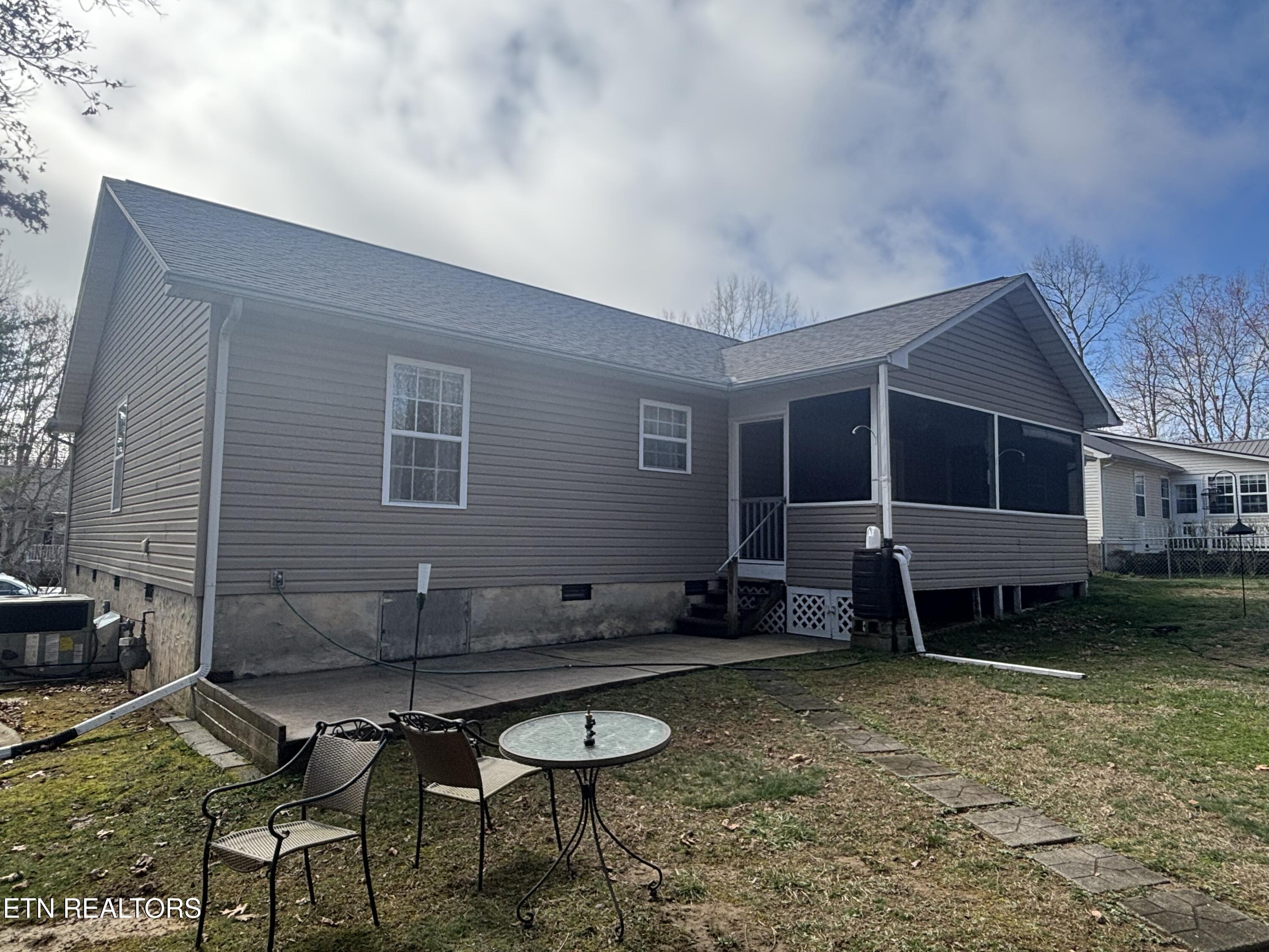 725 Oneida Lane Crossville TN 38572