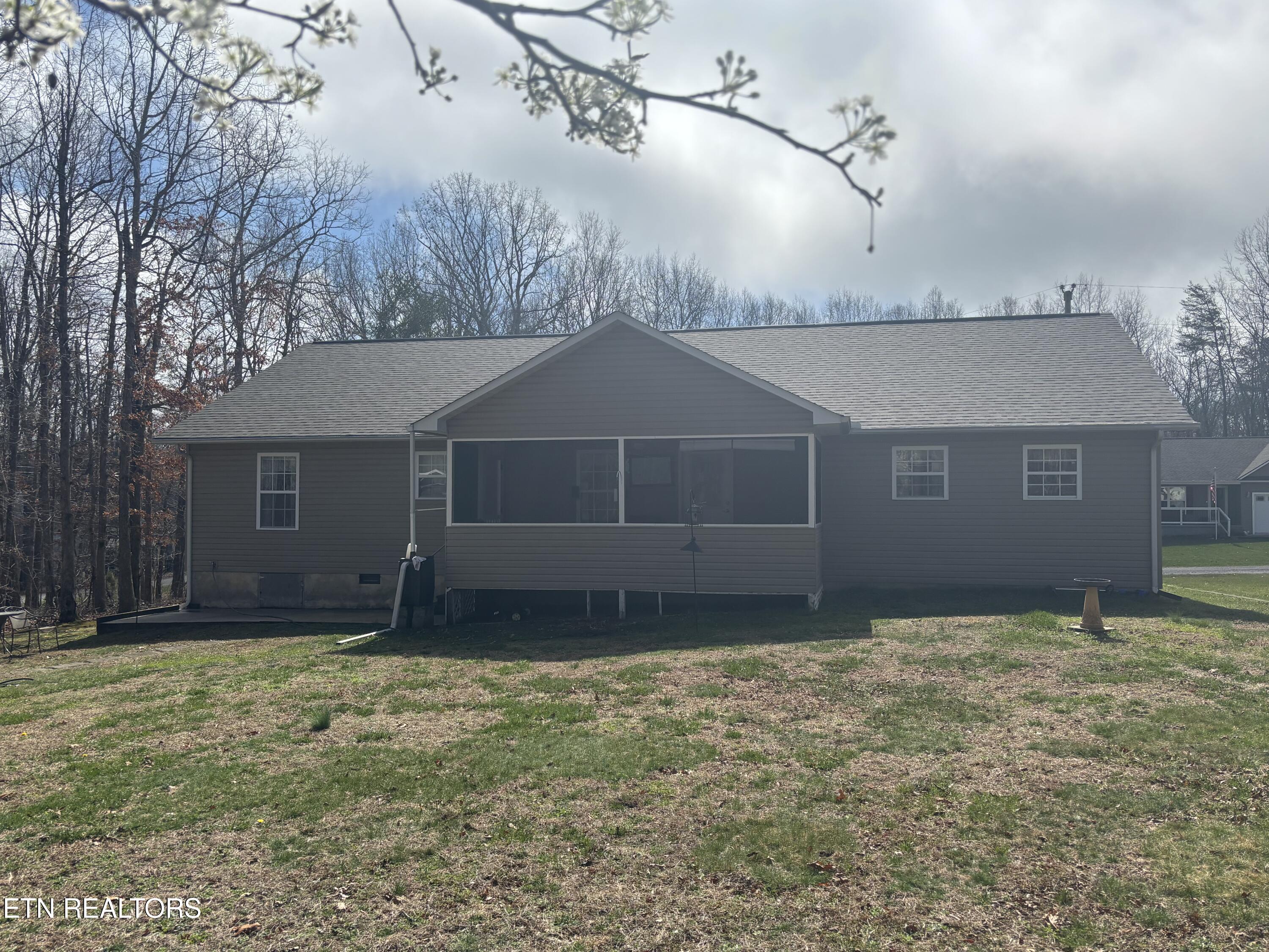 725 Oneida Lane Crossville TN 38572