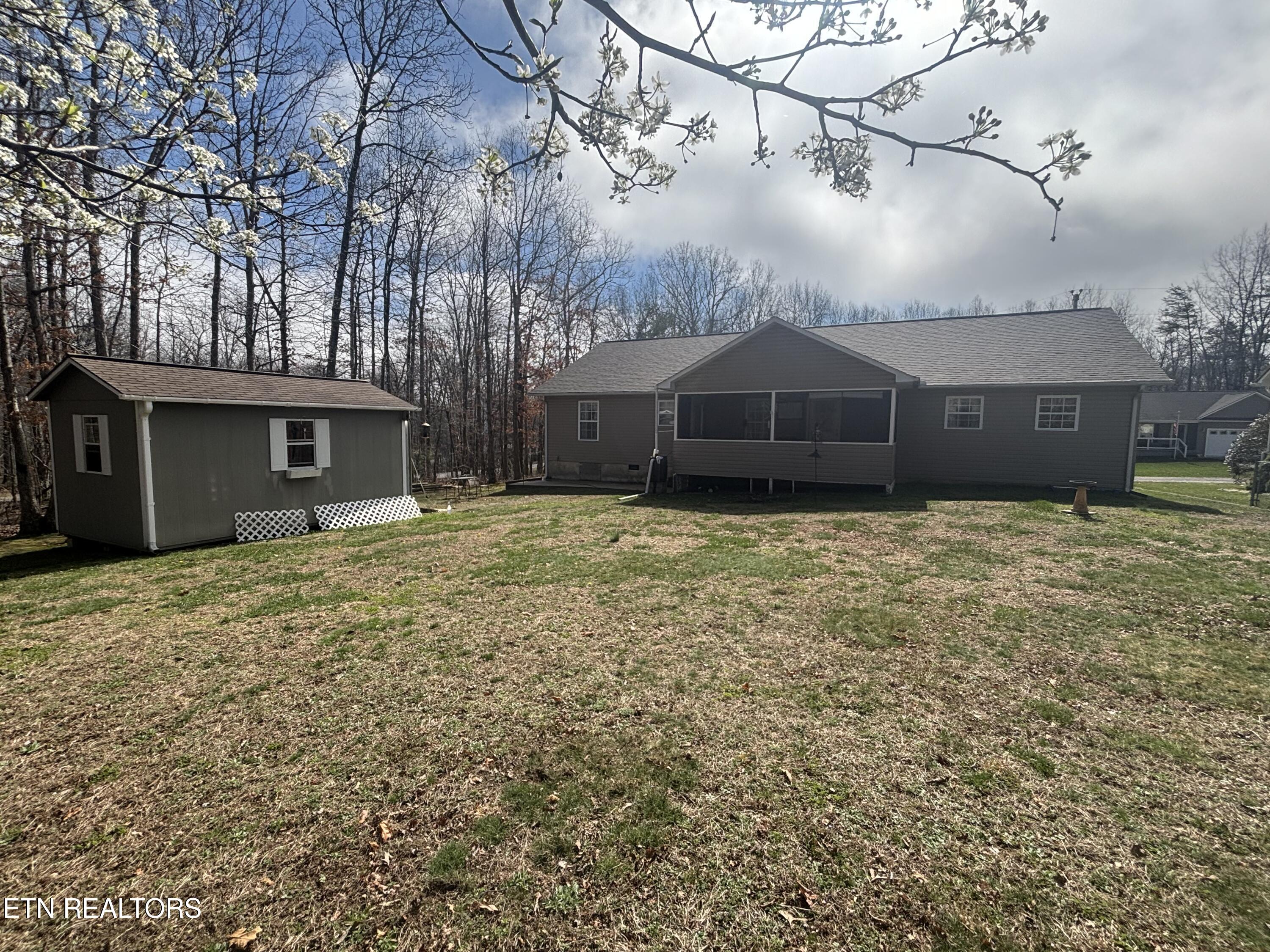 725 Oneida Lane Crossville TN 38572