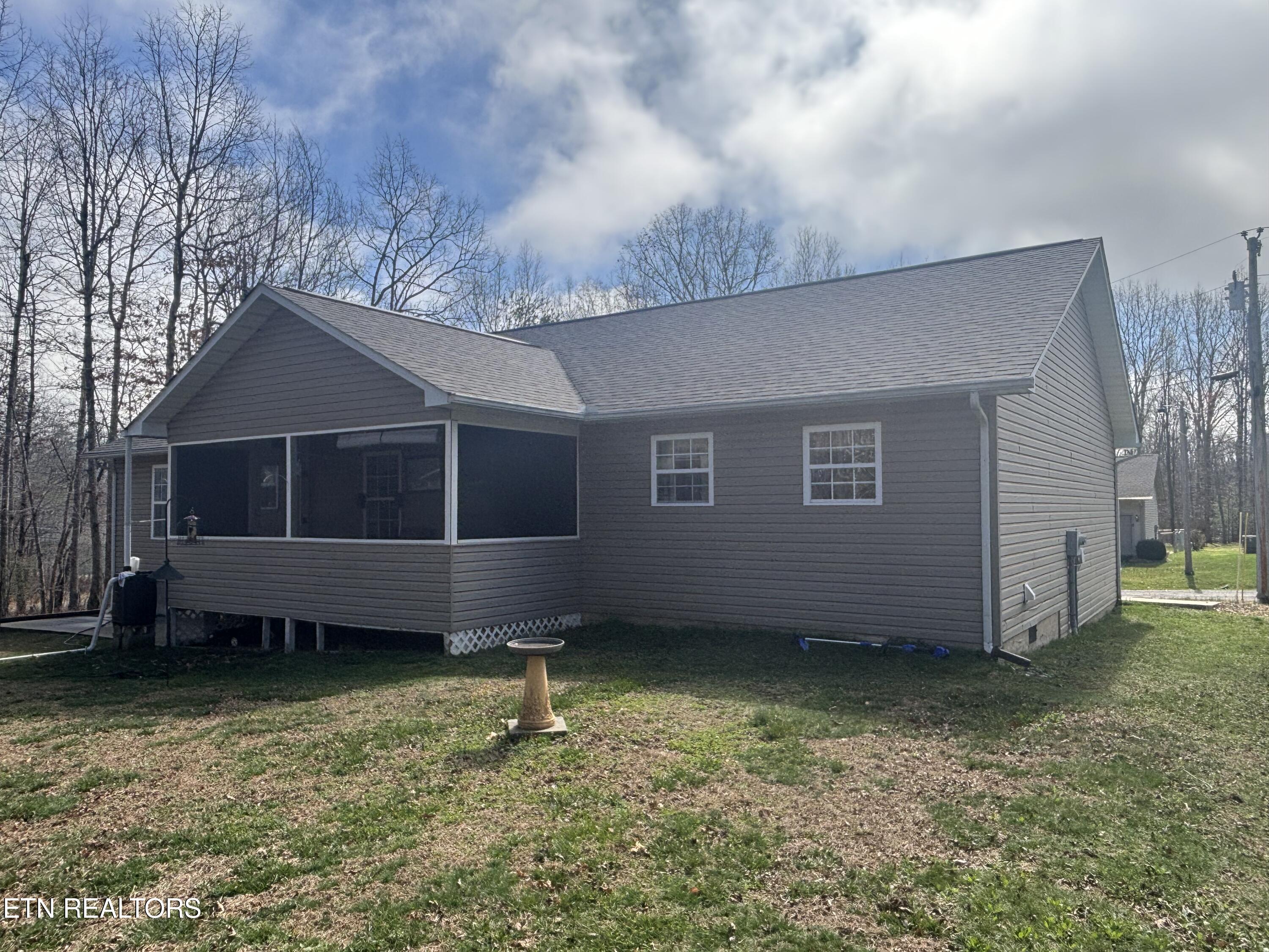 725 Oneida Lane Crossville TN 38572