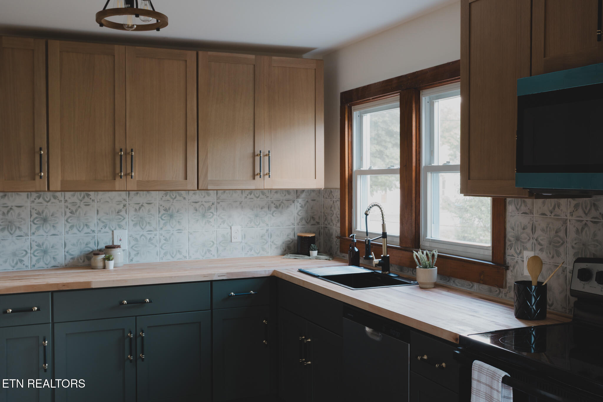 231 S Oakwood Avenue Clinton TN 37716