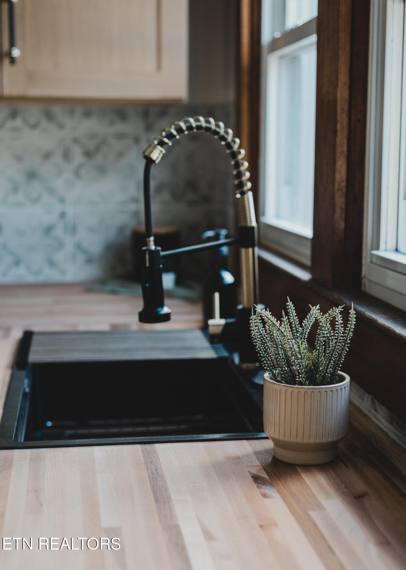 231 S Oakwood Avenue Clinton TN 37716