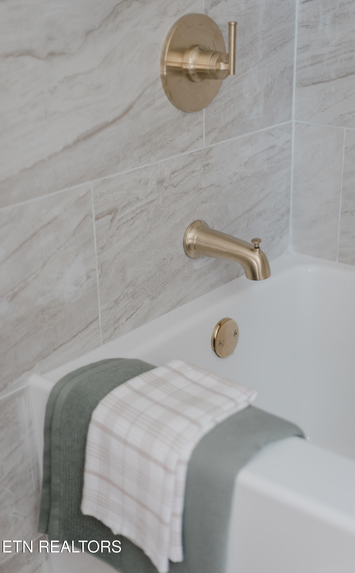 231 S Oakwood Avenue Clinton TN 37716