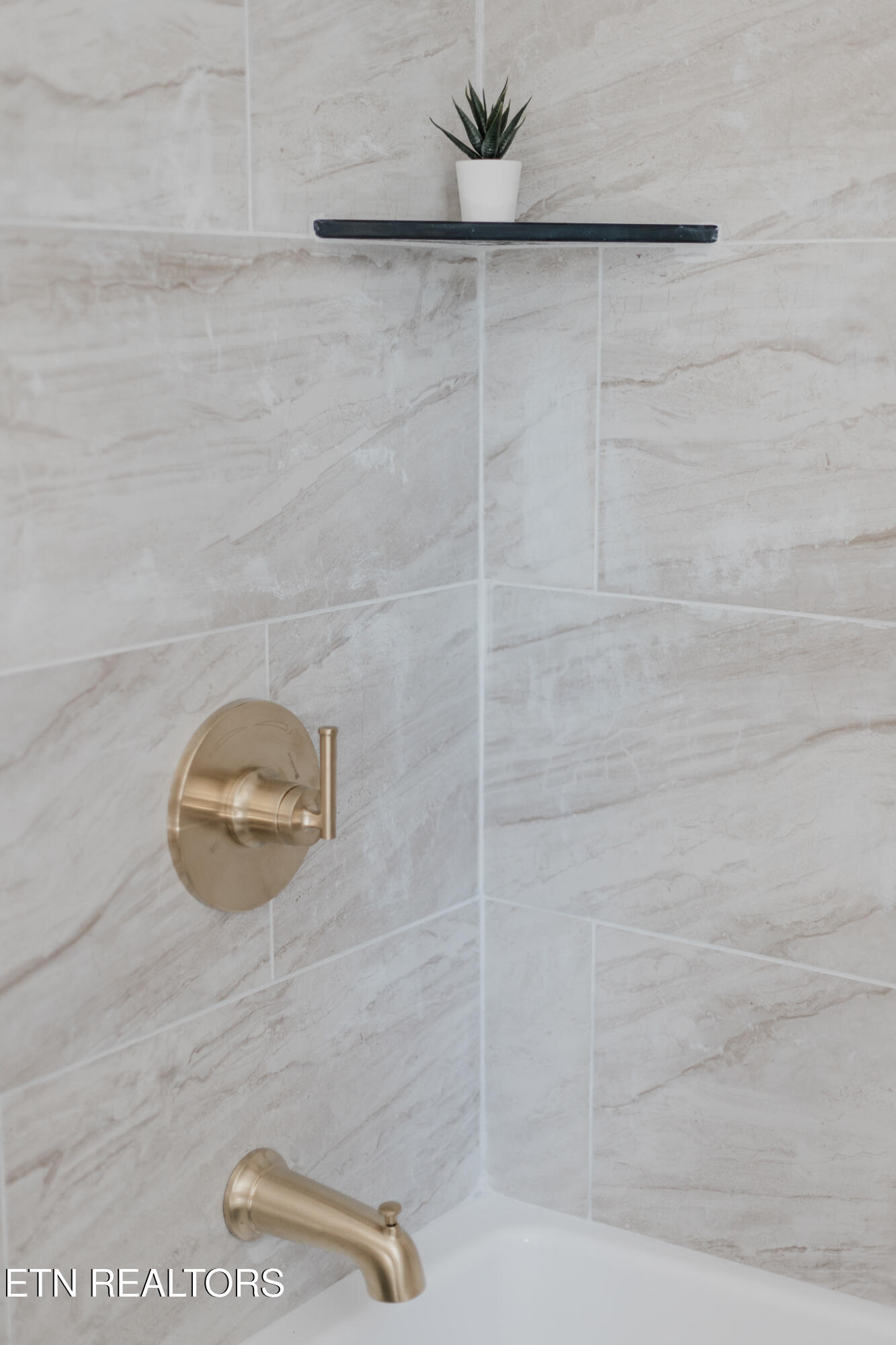 231 S Oakwood Avenue Clinton TN 37716