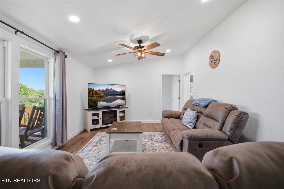 1509 Hollow Springs Road White Pine TN 37890