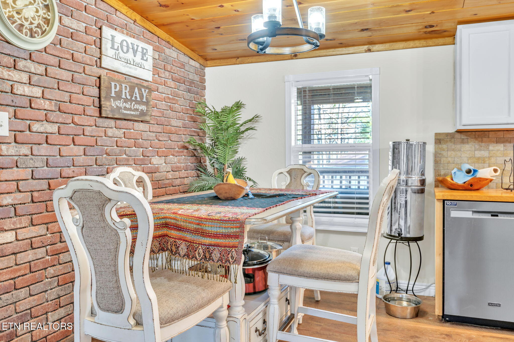 351 Zac Road Sunbright TN 37872