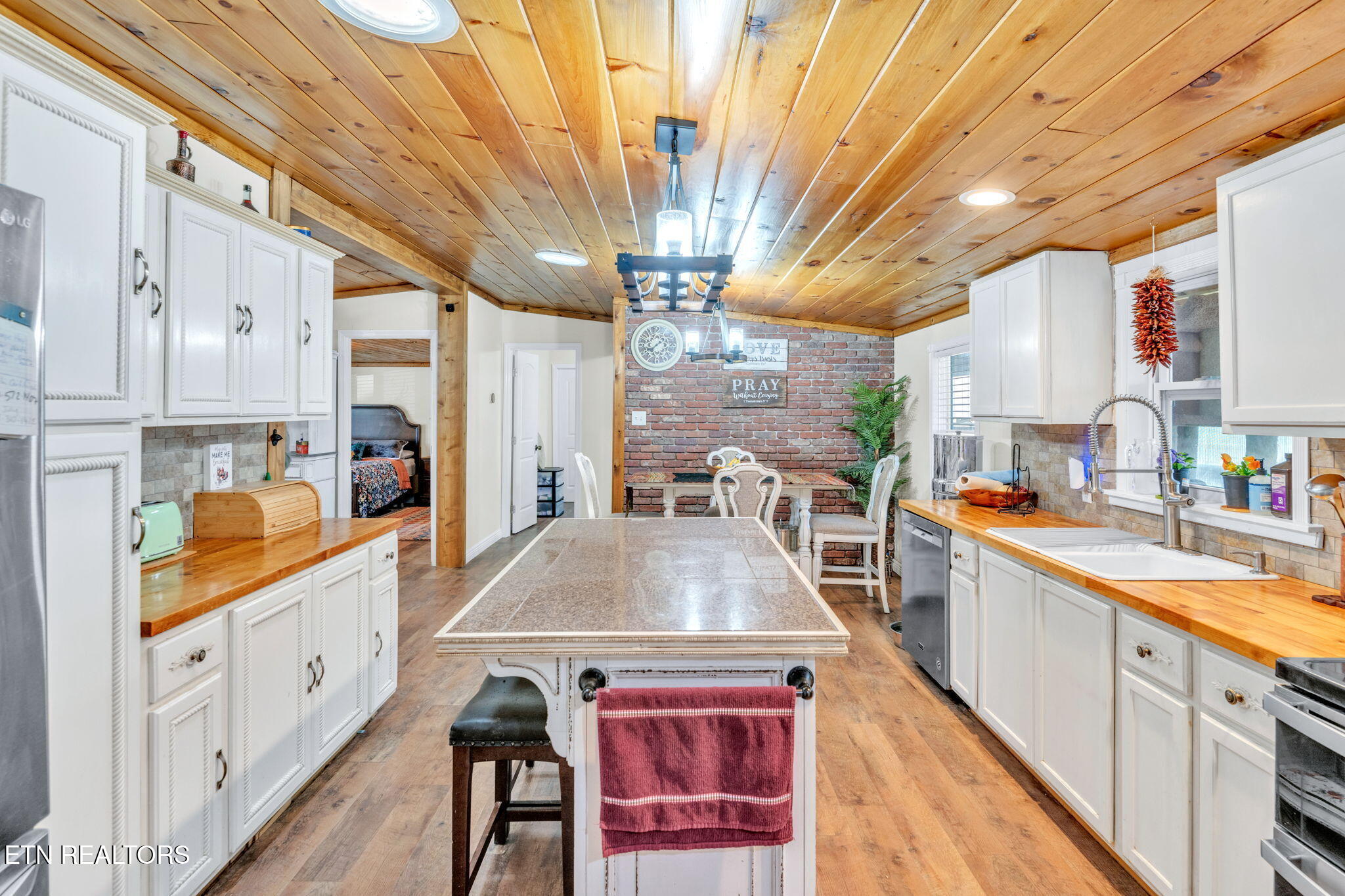 351 Zac Road Sunbright TN 37872