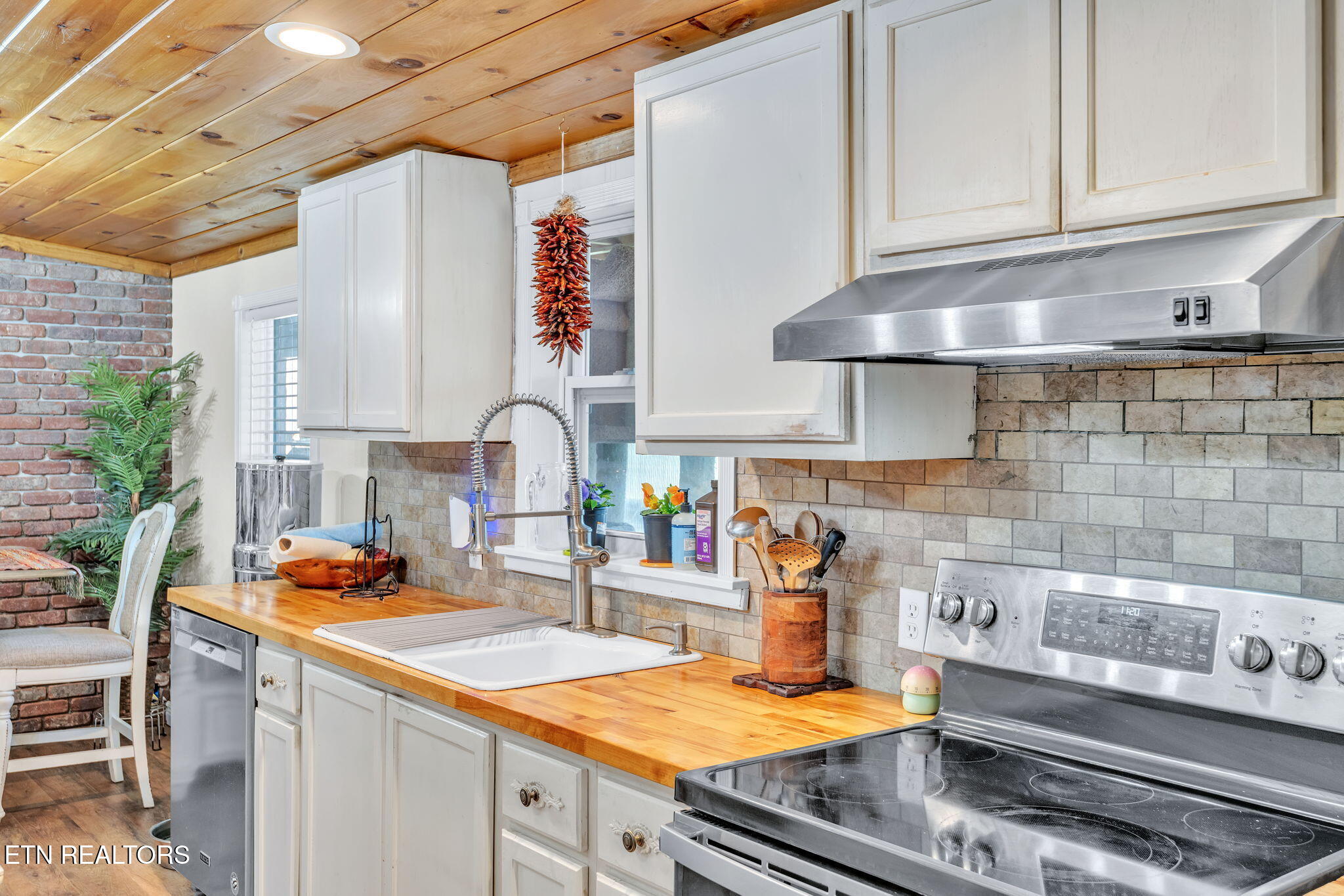 351 Zac Road Sunbright TN 37872