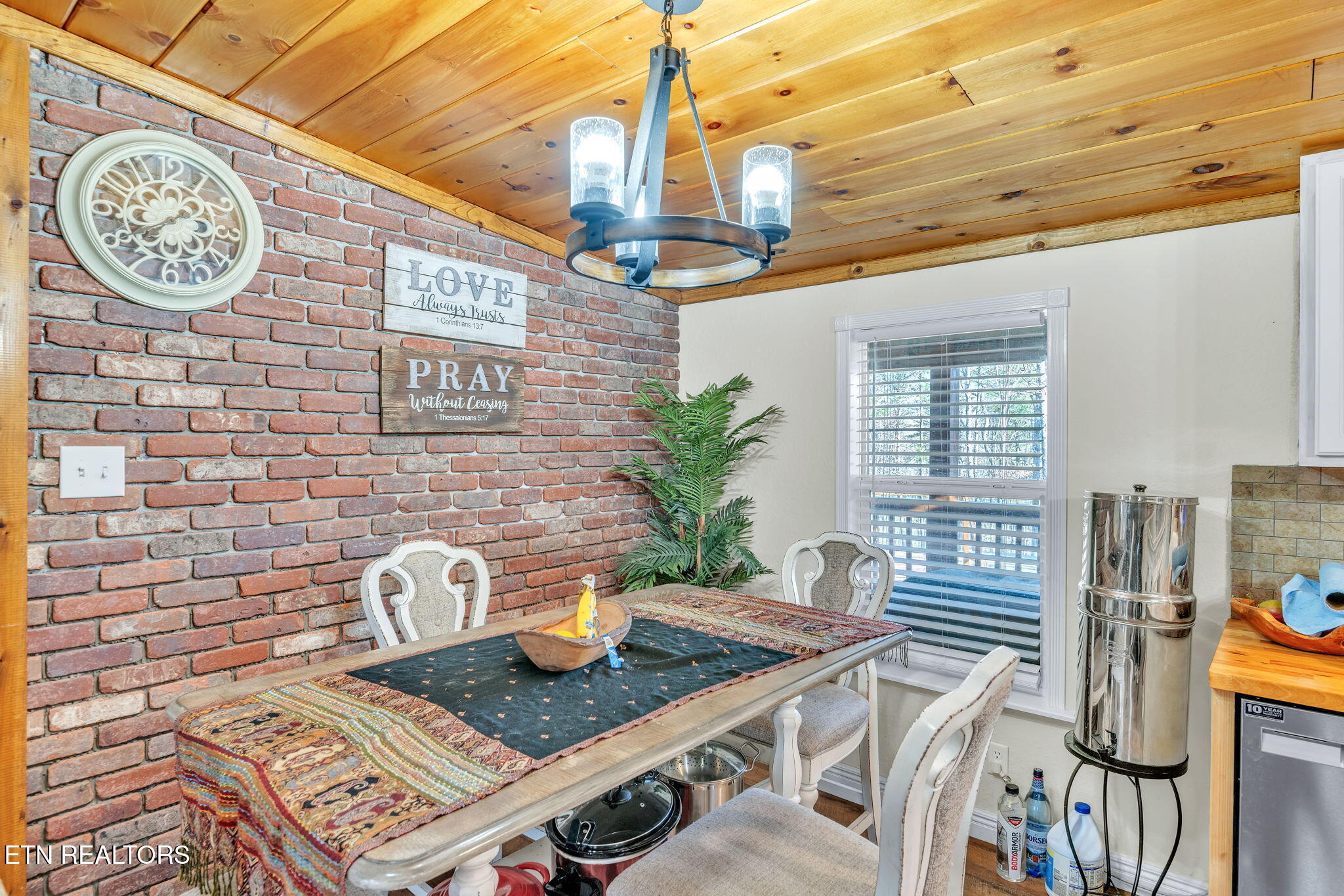 351 Zac Road Sunbright TN 37872