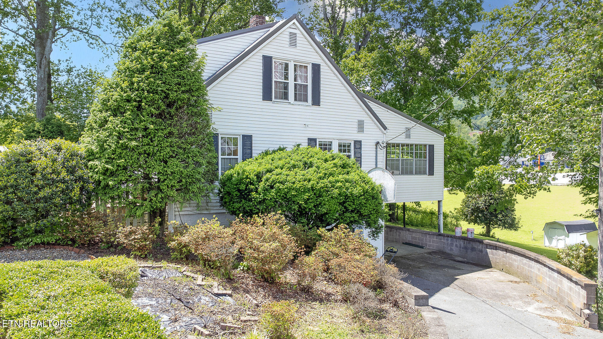 1107 E Elm Street Lafollette TN 37766