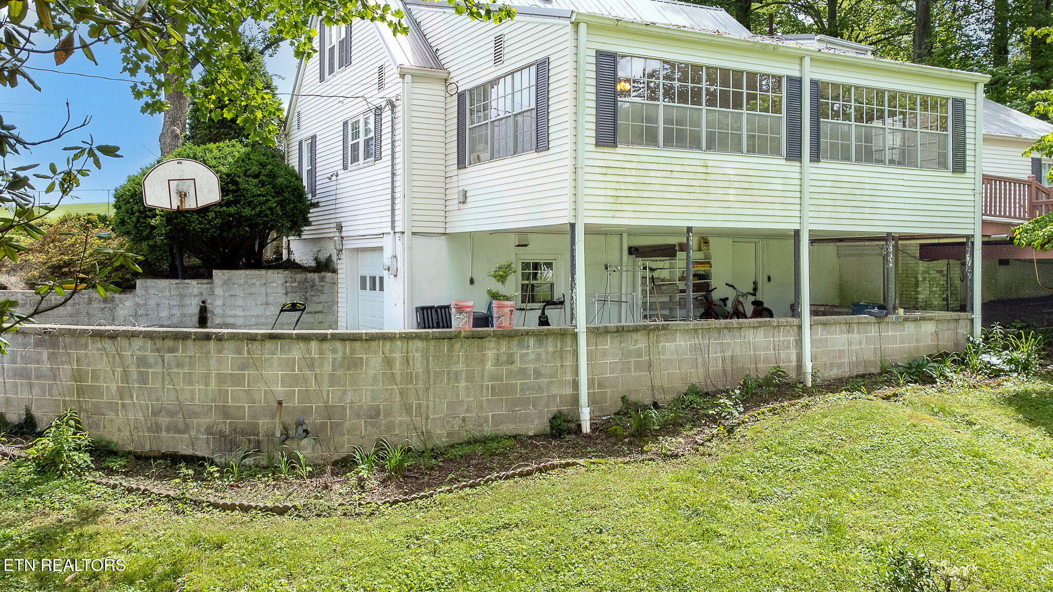 1107 E Elm Street Lafollette TN 37766