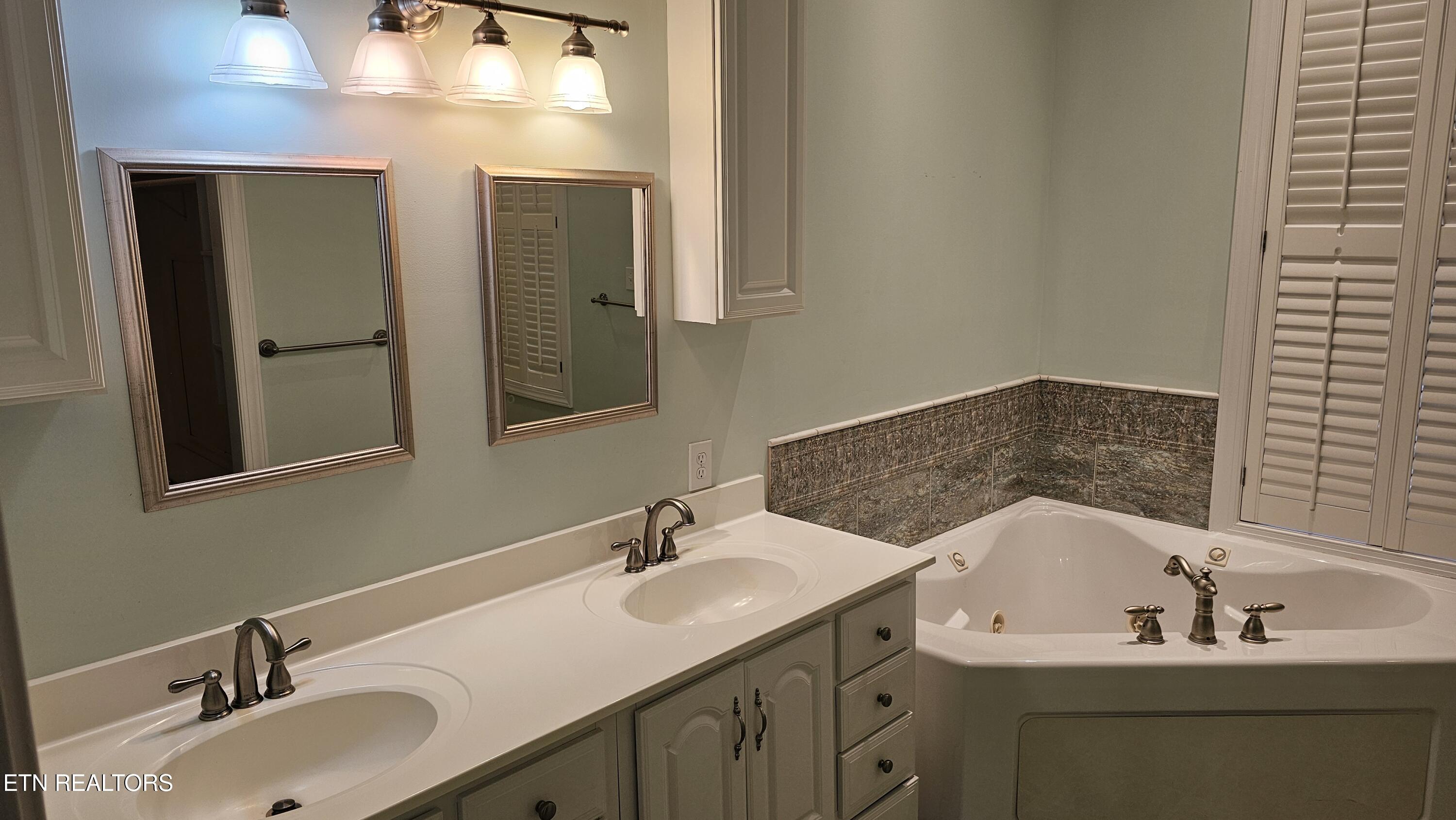 302 Oostanali Circle Loudon TN 37774