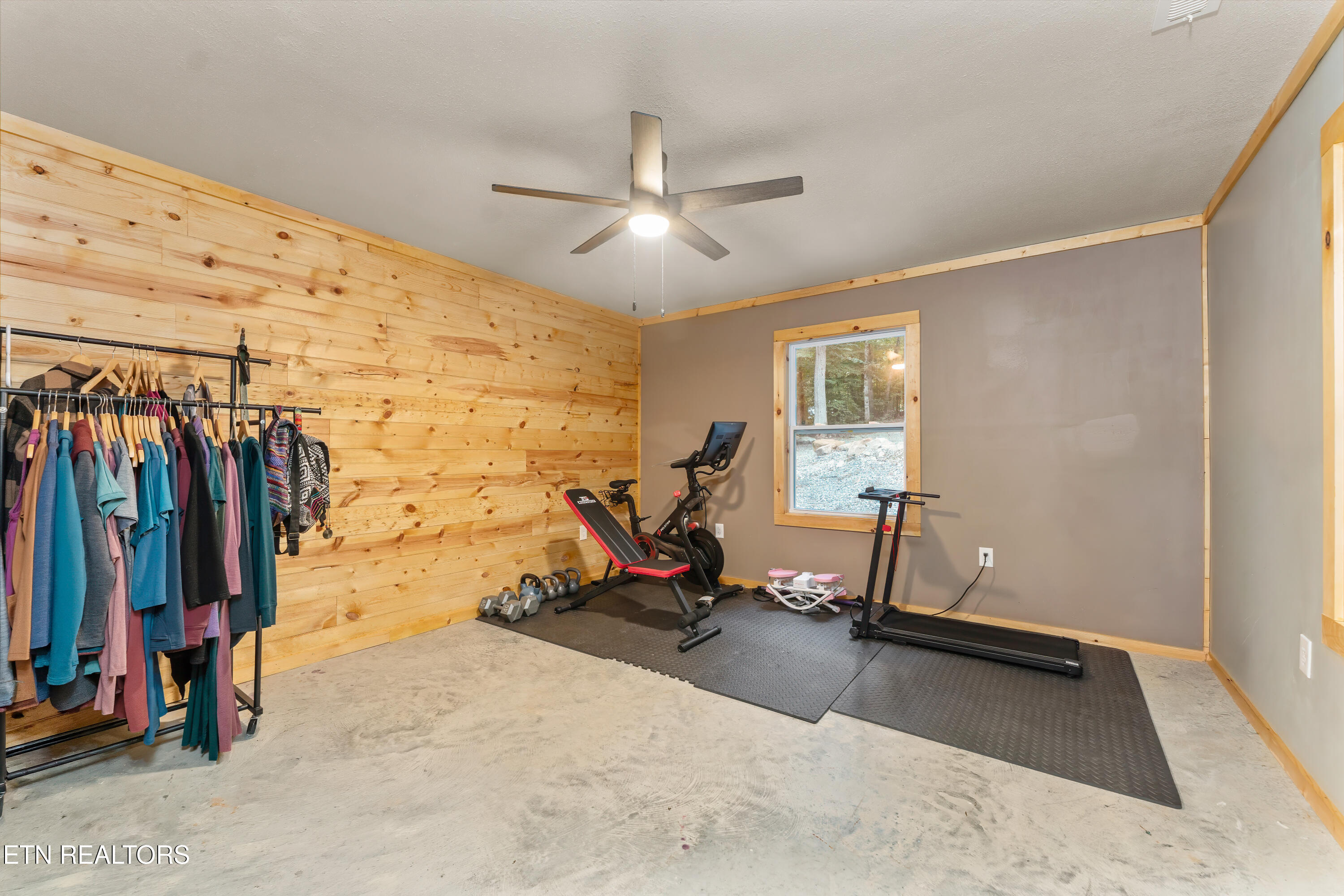 1827 Old Chilhowee Loop Seymour TN 37865
