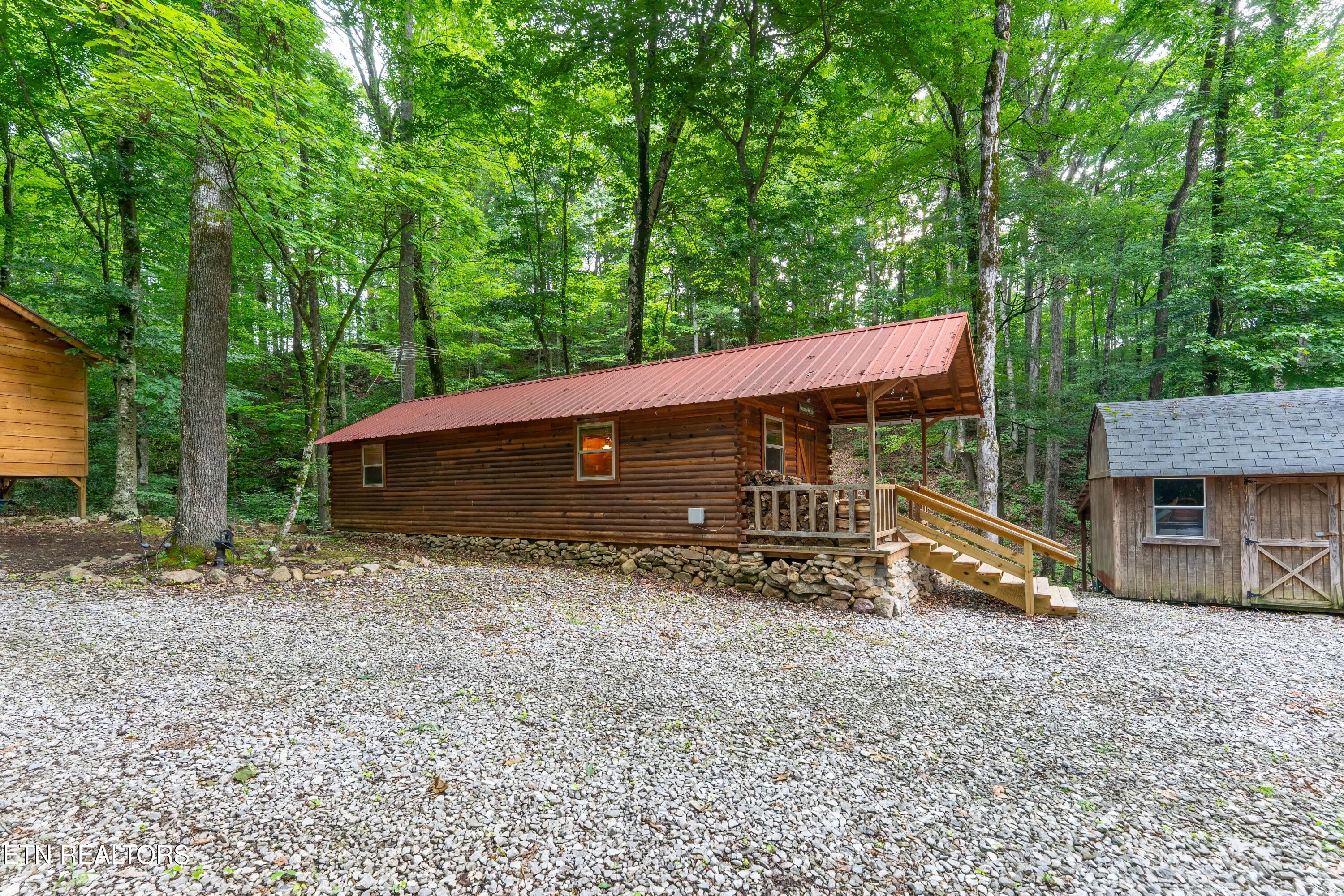 1827 Old Chilhowee Loop Seymour TN 37865