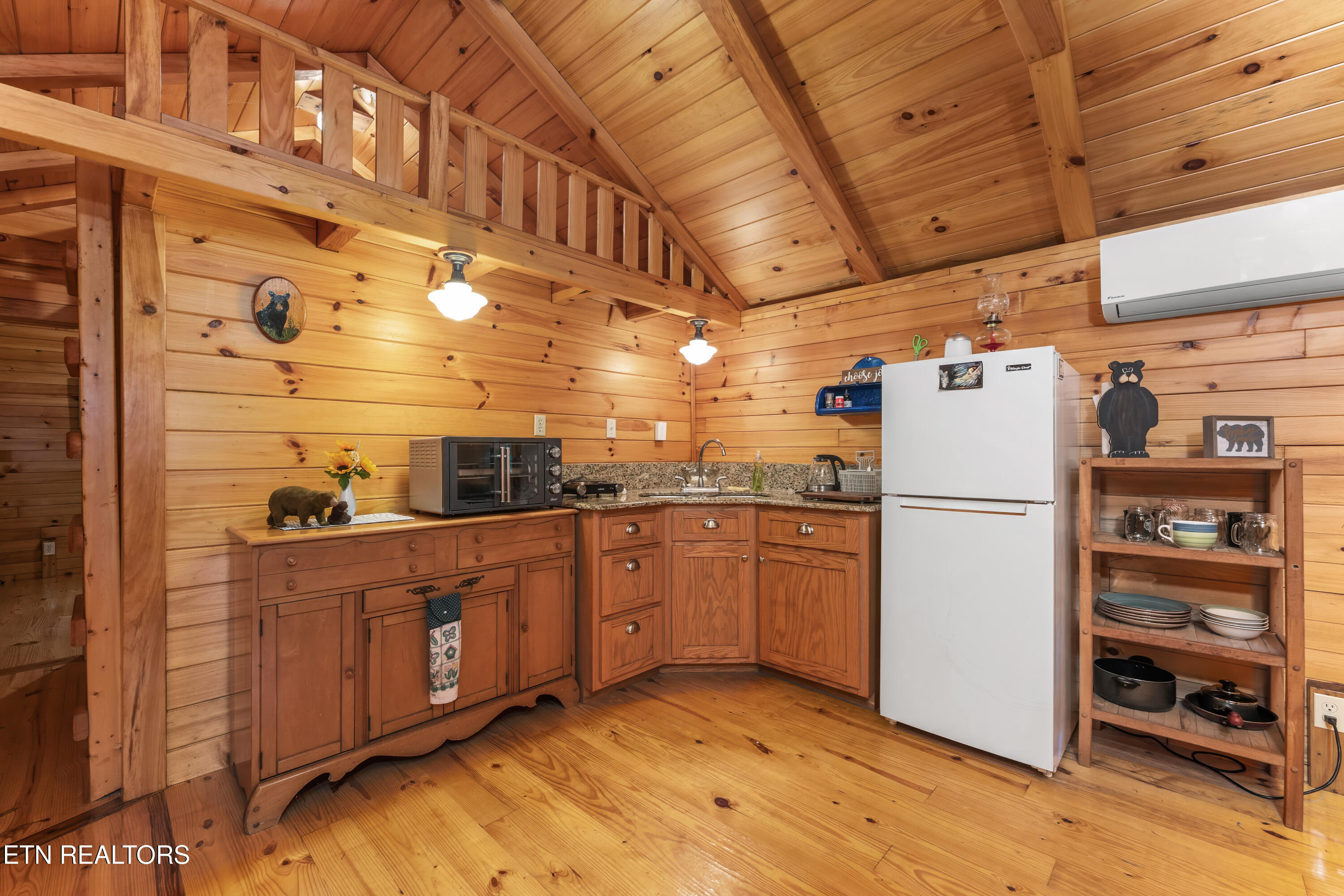 1827 Old Chilhowee Loop Seymour TN 37865
