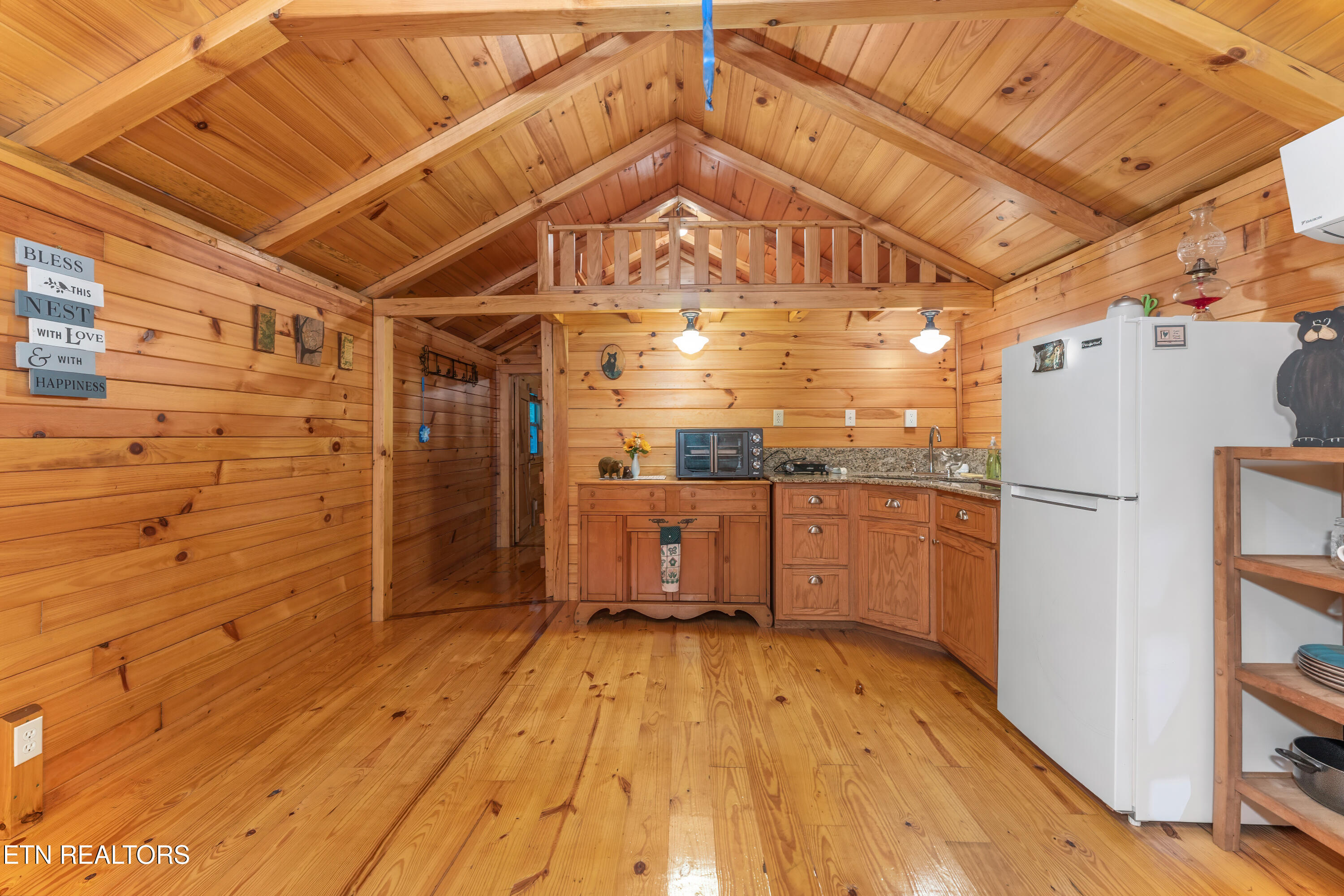 1827 Old Chilhowee Loop Seymour TN 37865