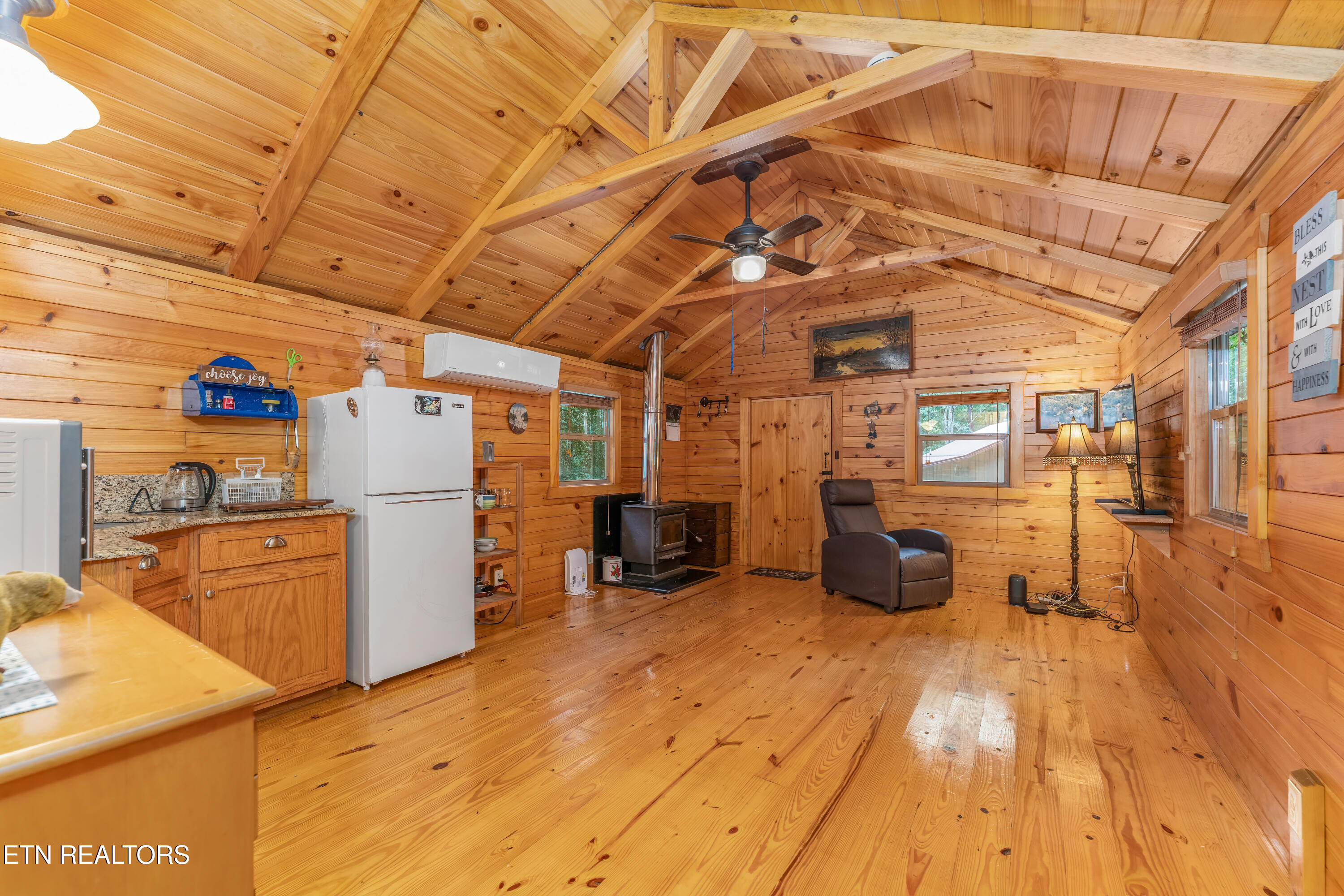 1827 Old Chilhowee Loop Seymour TN 37865