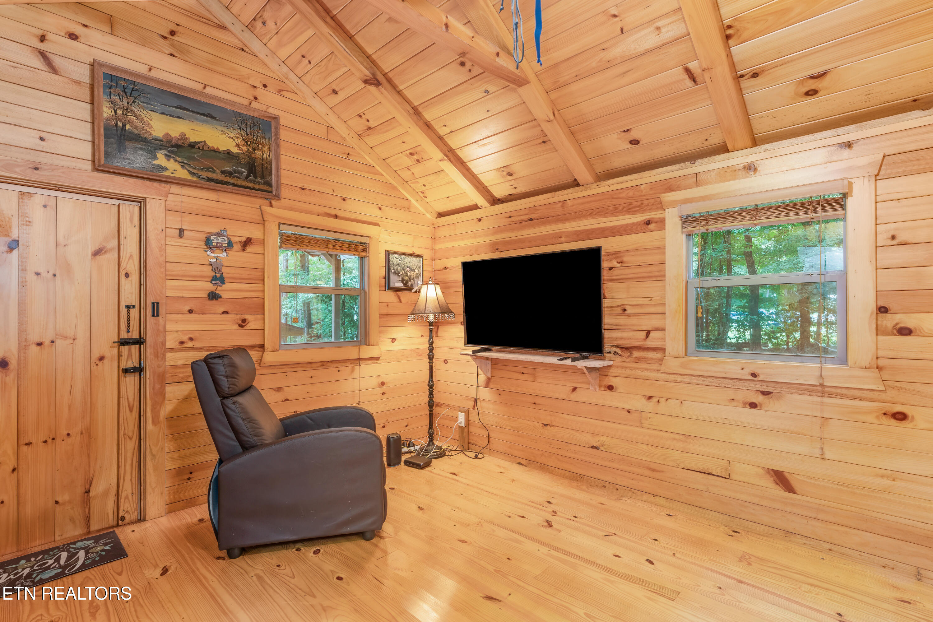 1827 Old Chilhowee Loop Seymour TN 37865