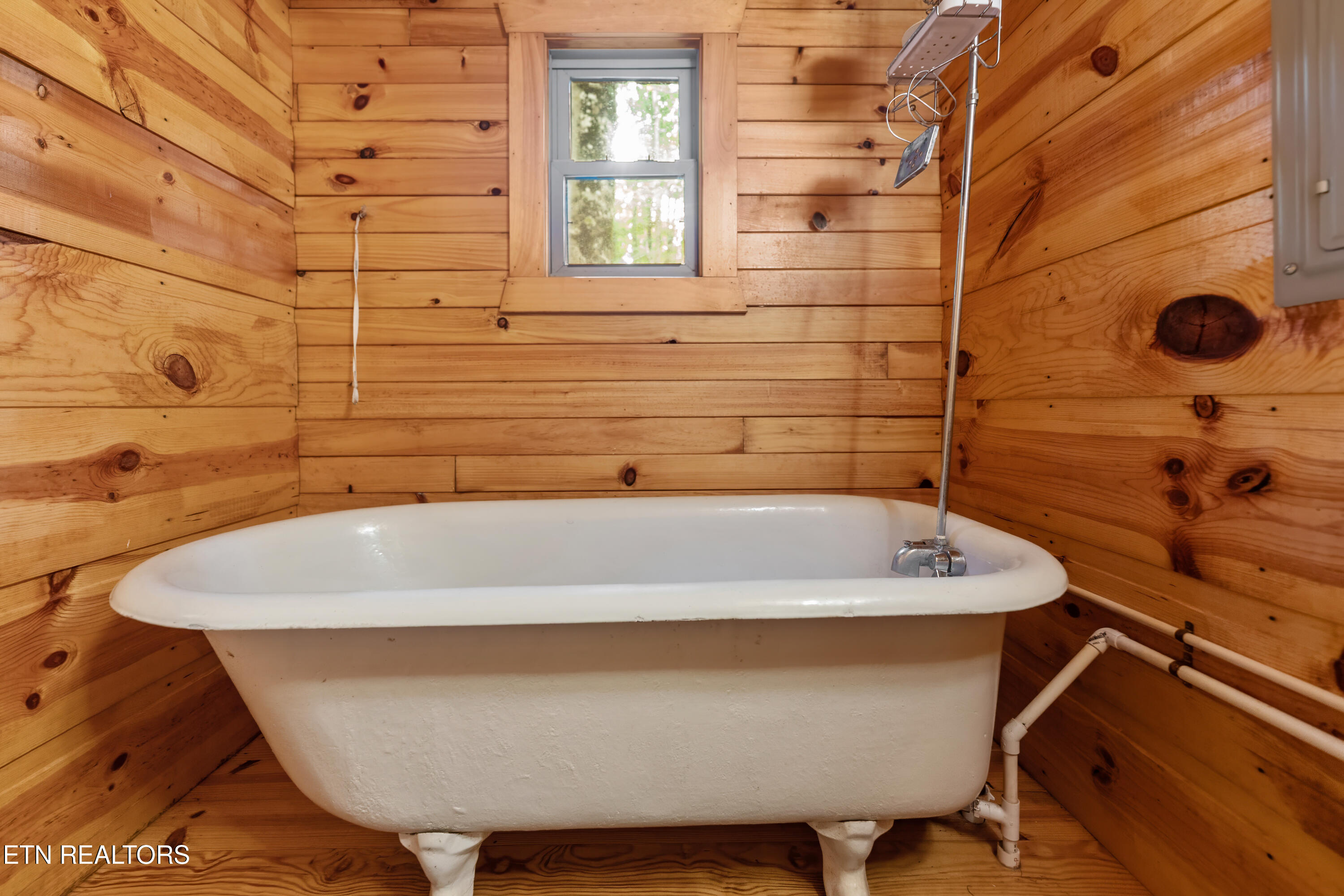 1827 Old Chilhowee Loop Seymour TN 37865
