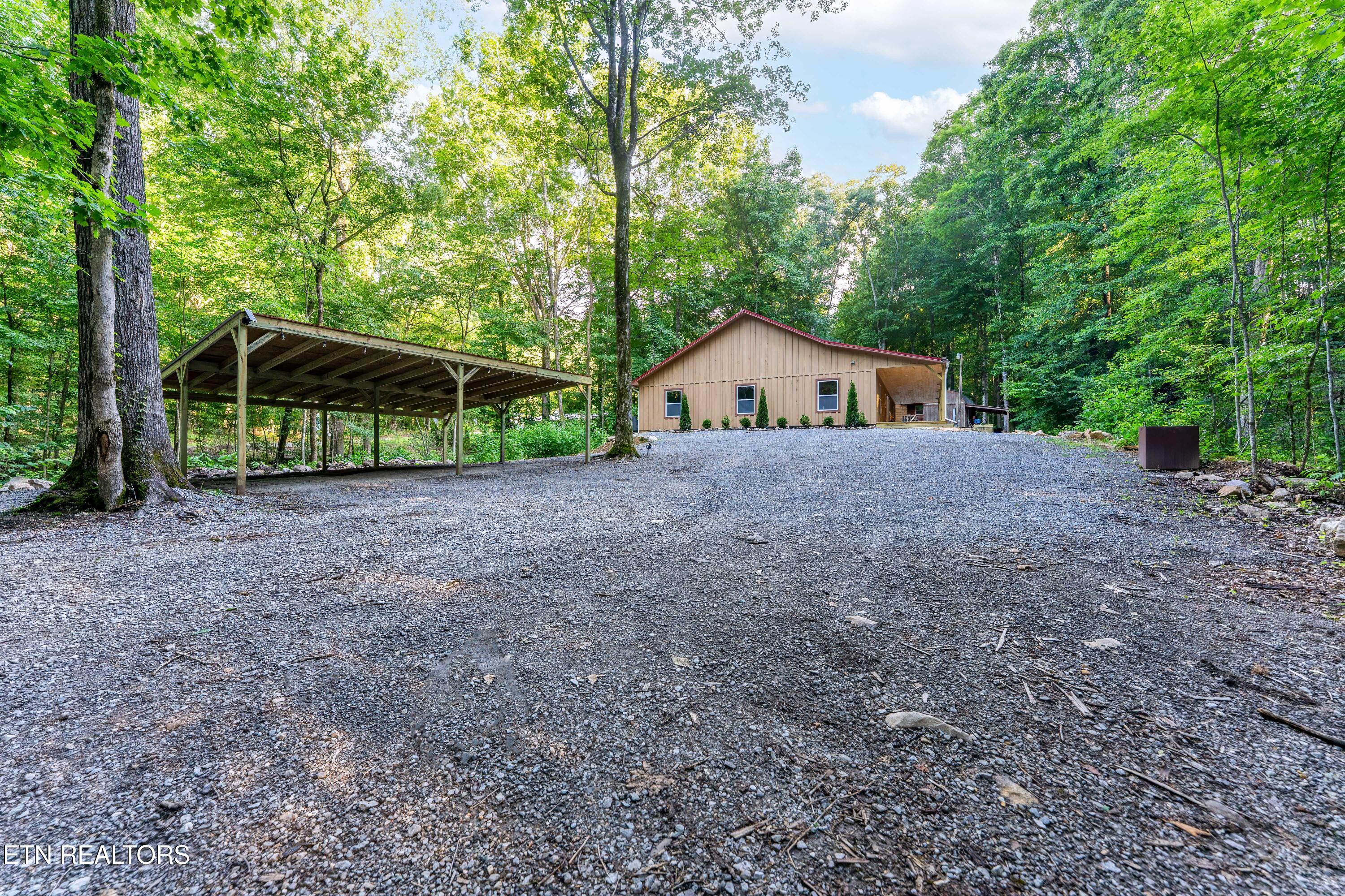1827 Old Chilhowee Loop Seymour TN 37865