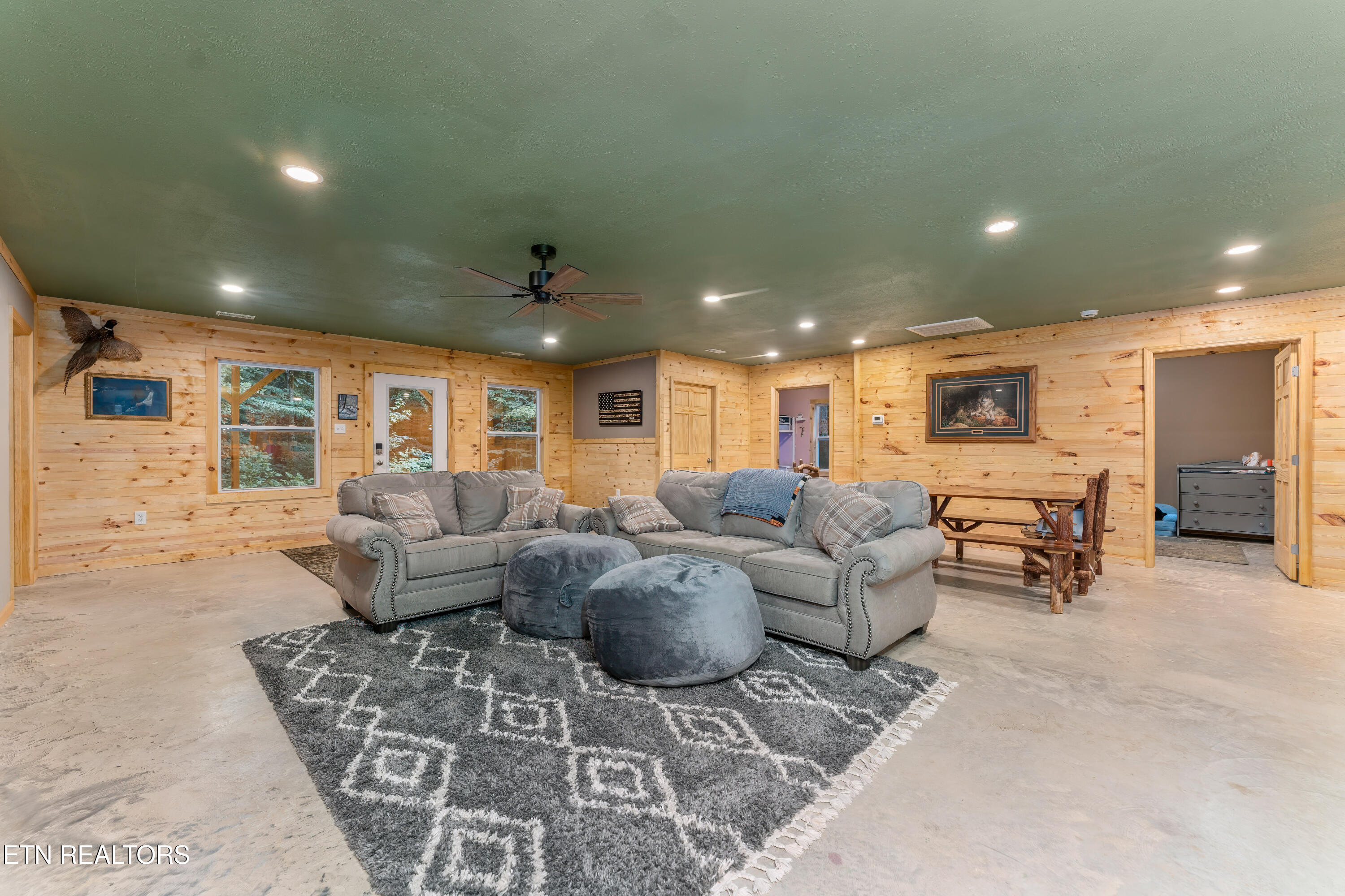 1827 Old Chilhowee Loop Seymour TN 37865